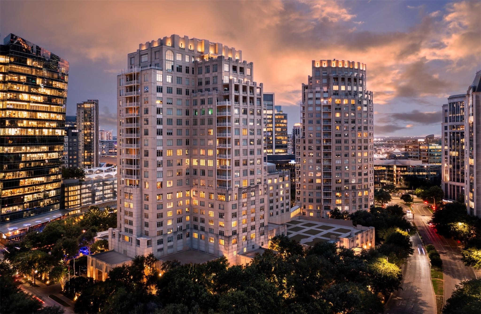 2525 N PEARL Street 1601