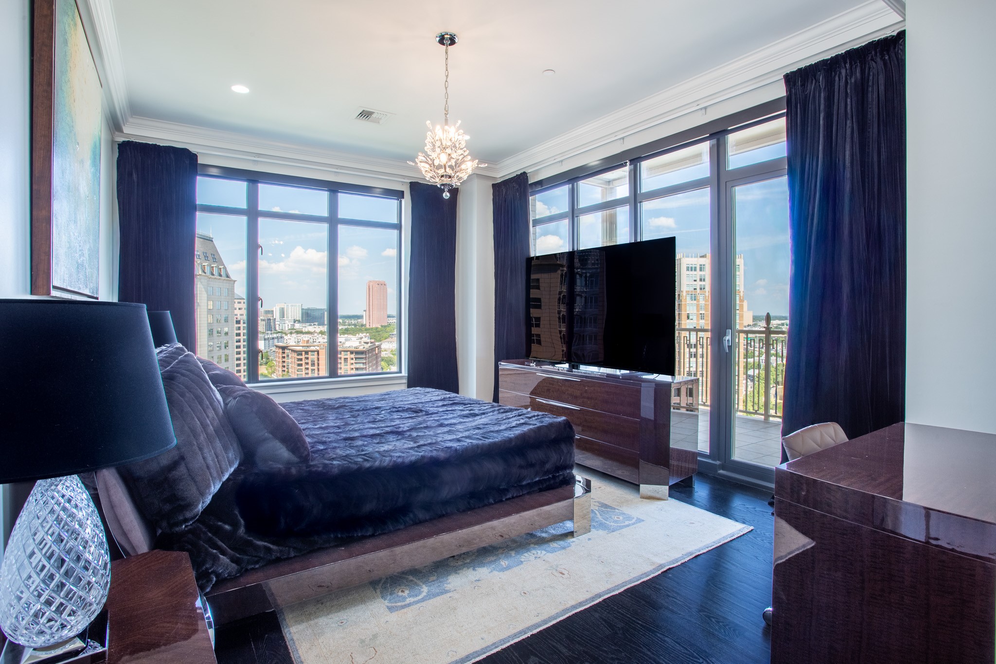 2525 N PEARL Street 1601