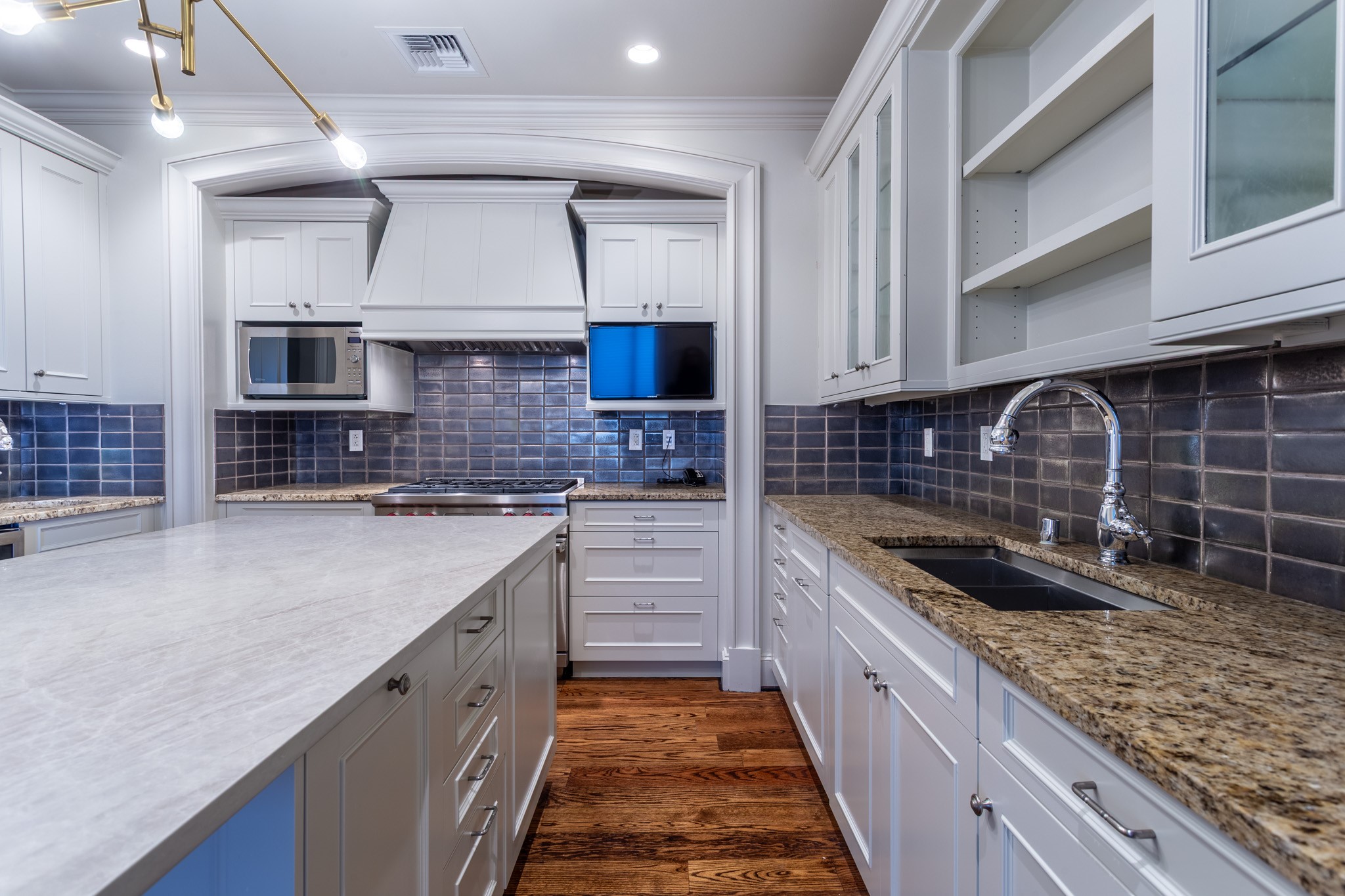 2525 N PEARL Street 1201