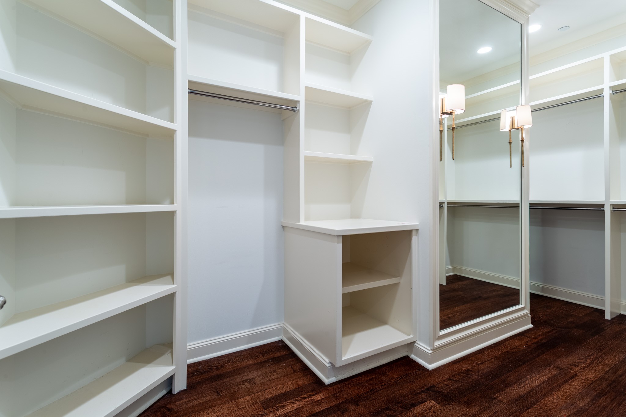 2555 N PEARL Street 201F