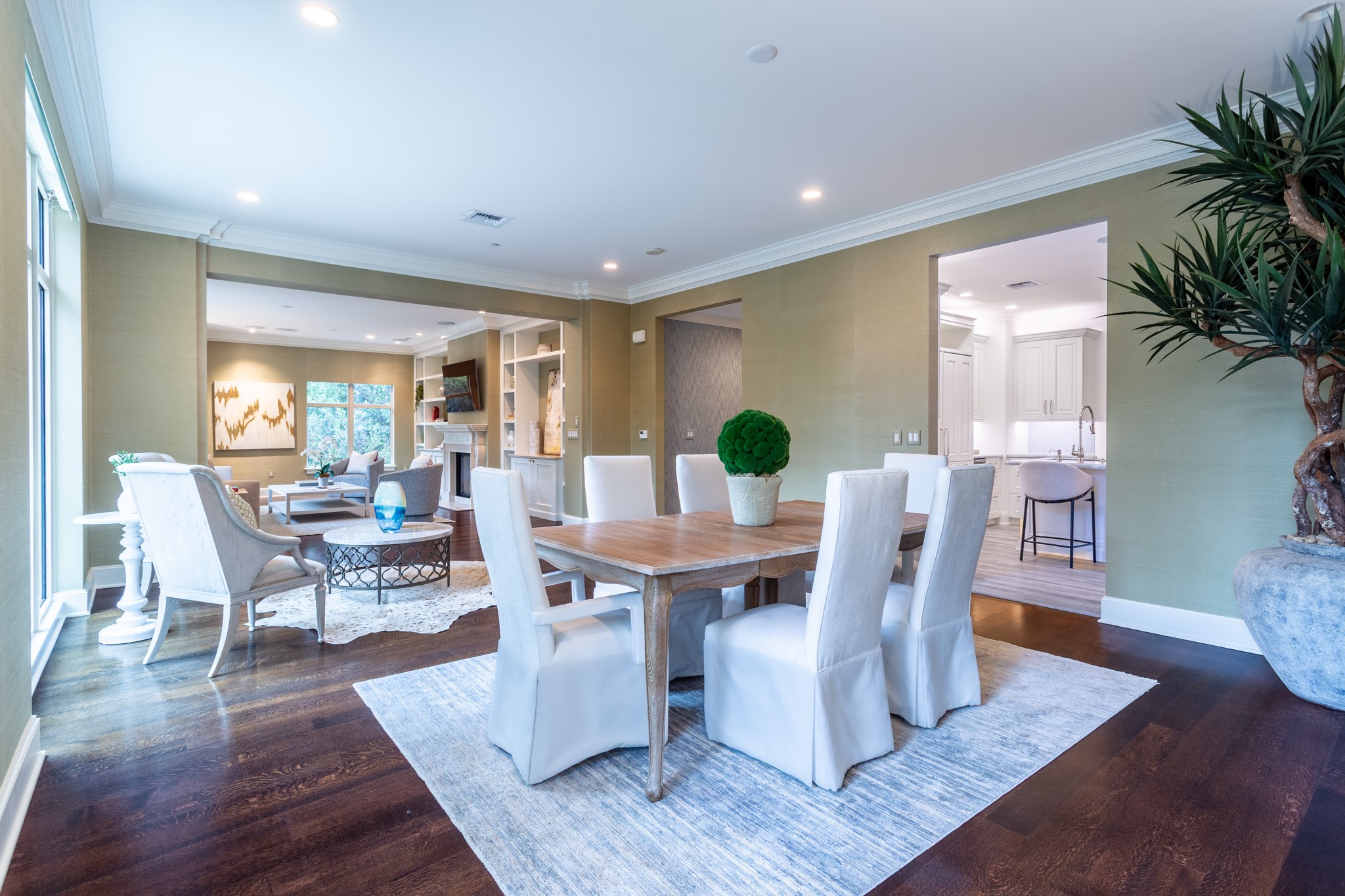 2555 N PEARL Street 201F