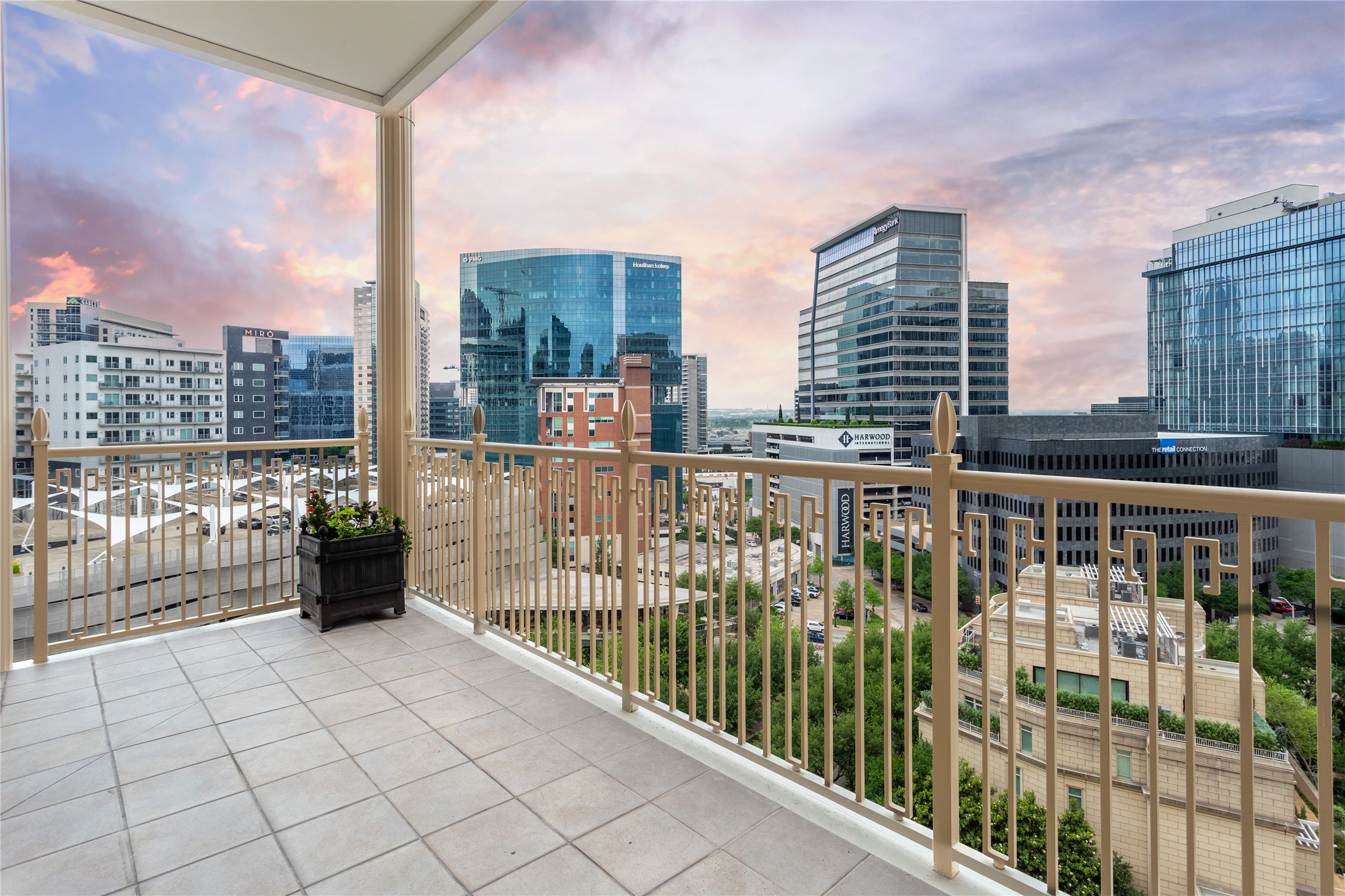 2525 N PEARL Street 1004