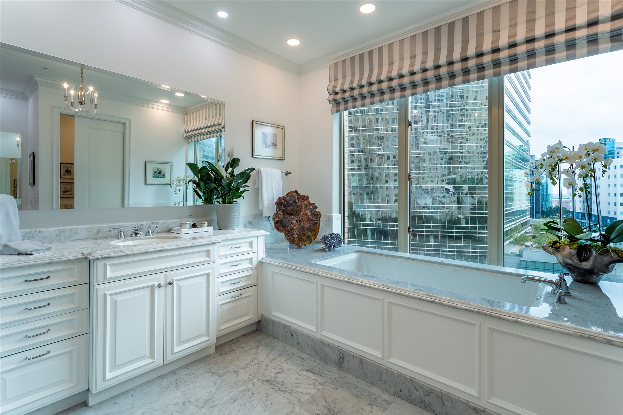 2525 N PEARL Street 1004
