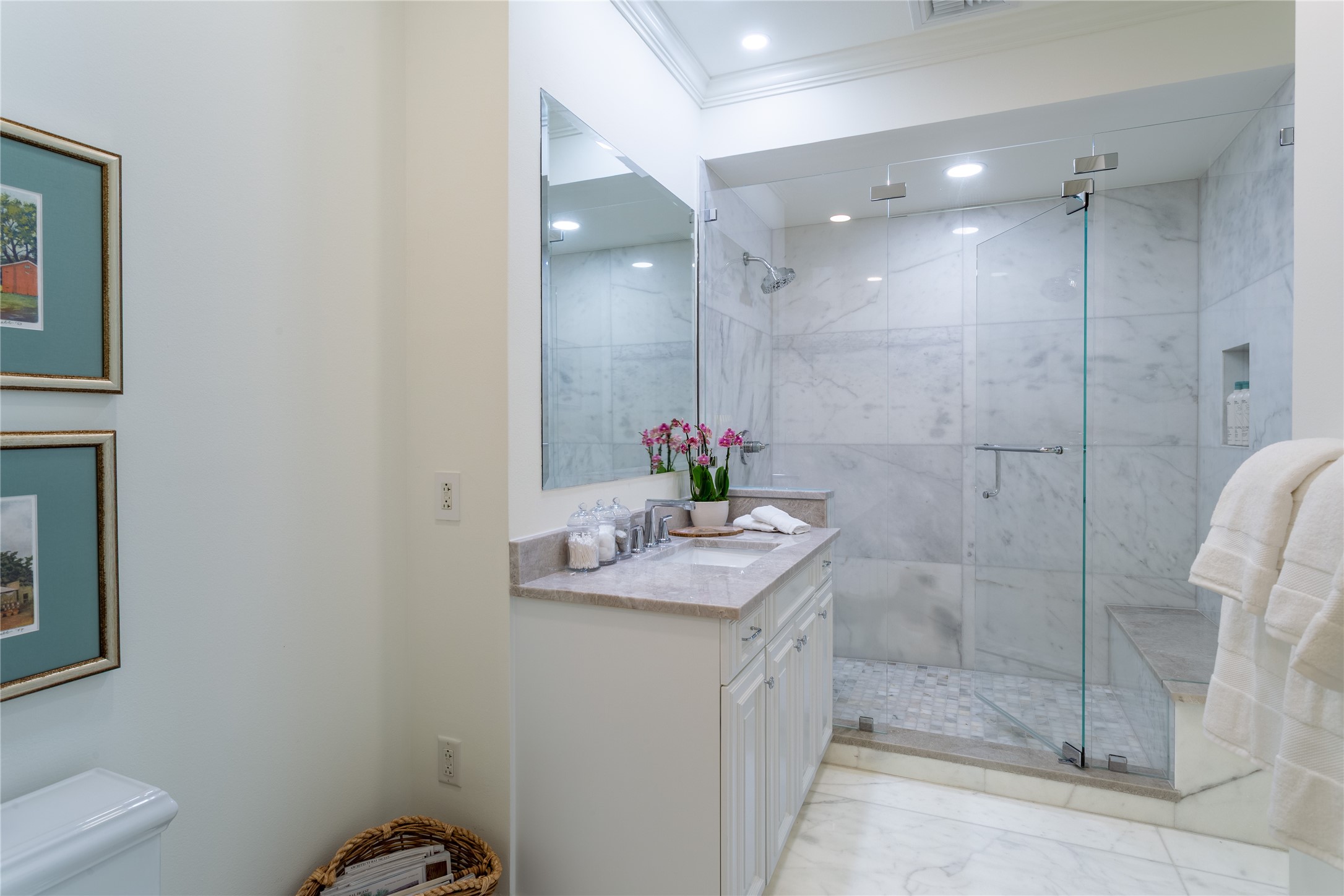 2525 N PEARL Street 1004
