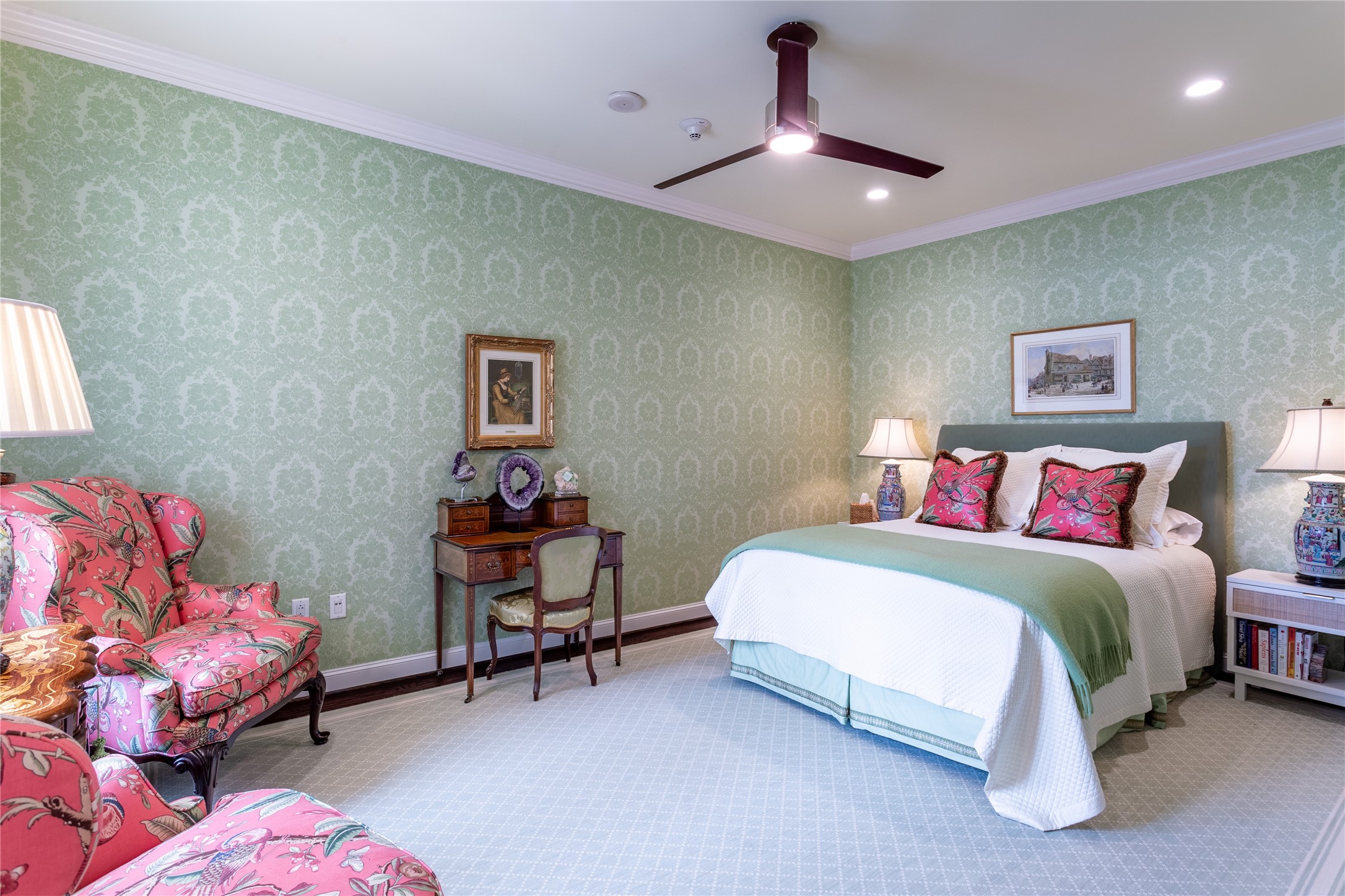 2525 N PEARL Street 1004
