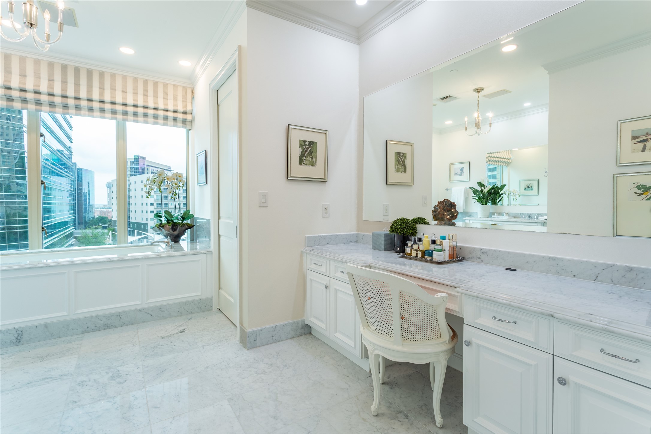 2525 N PEARL Street 1004