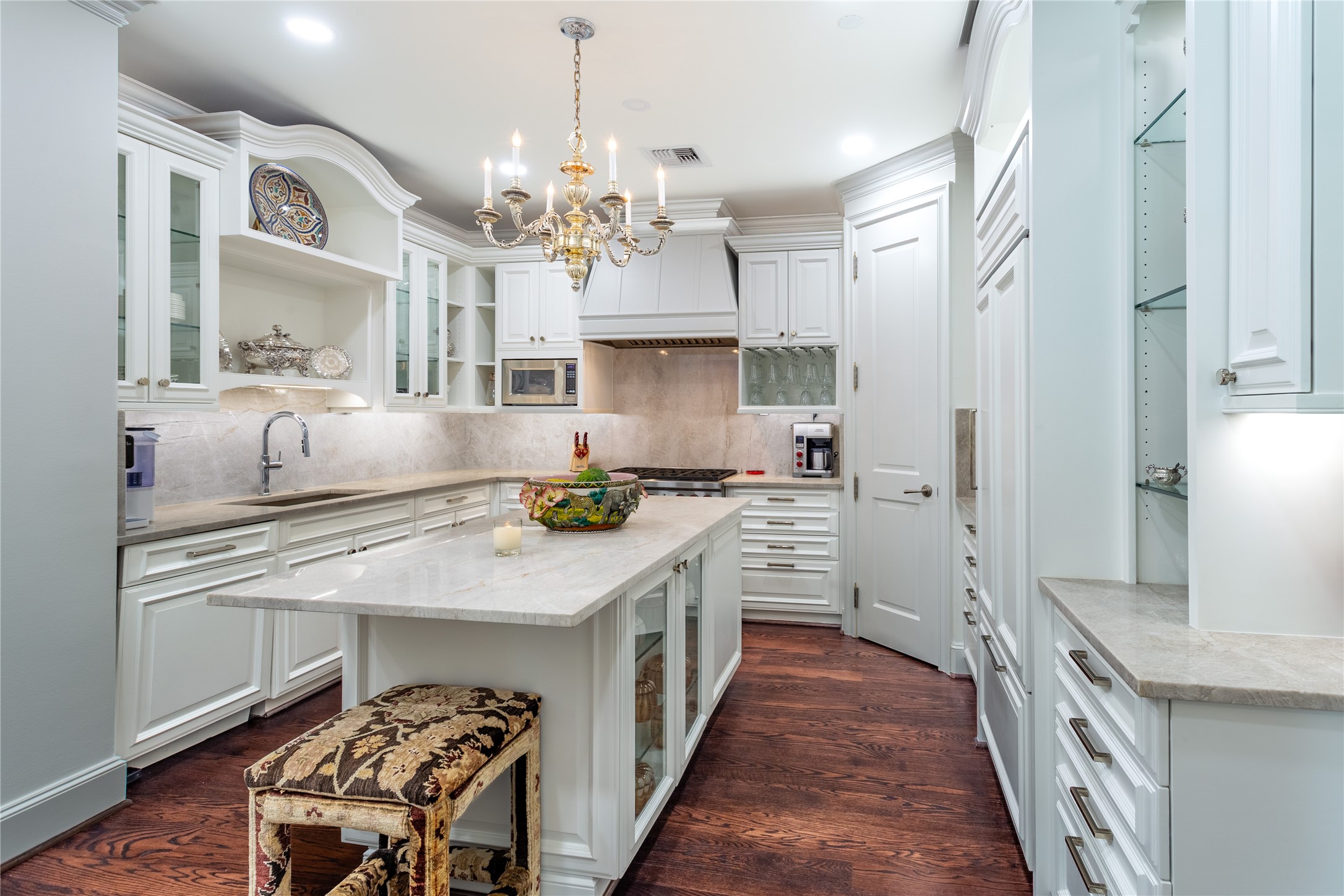2525 N PEARL Street 1004