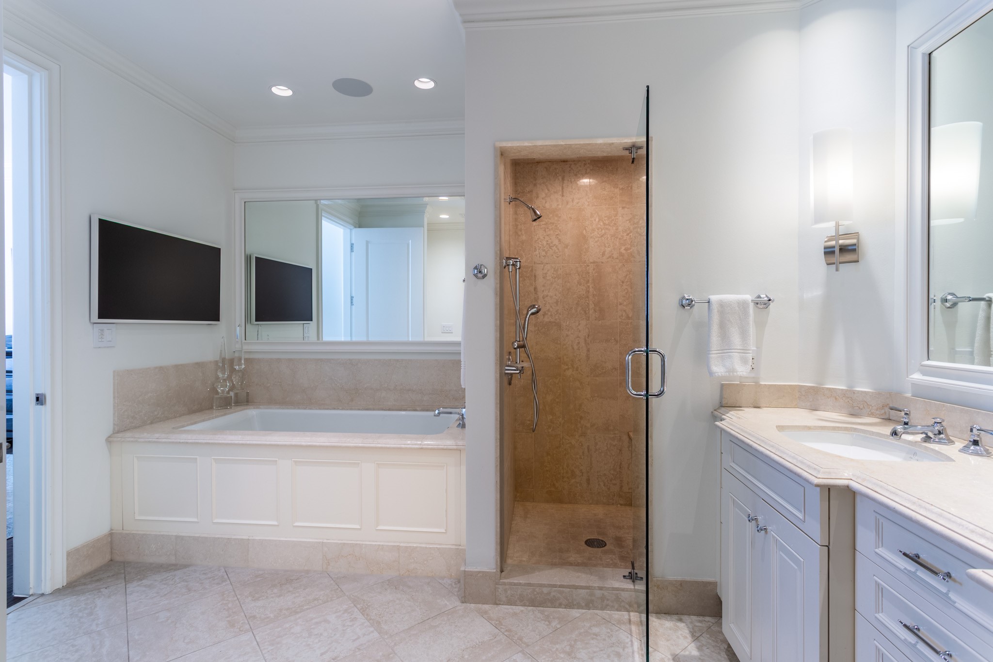 2525 N PEARL Street 1005