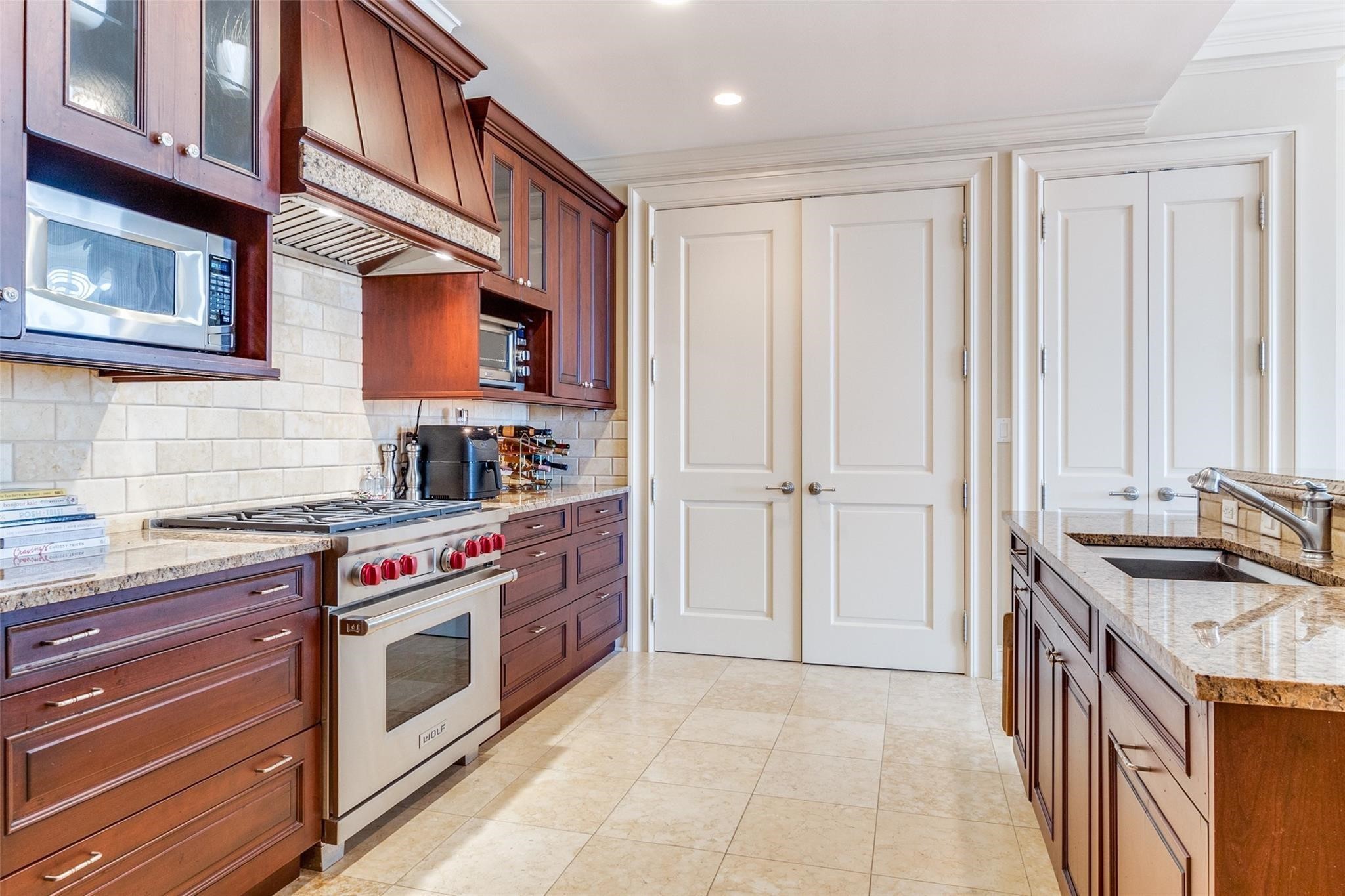 2525 N PEARL Street 1106