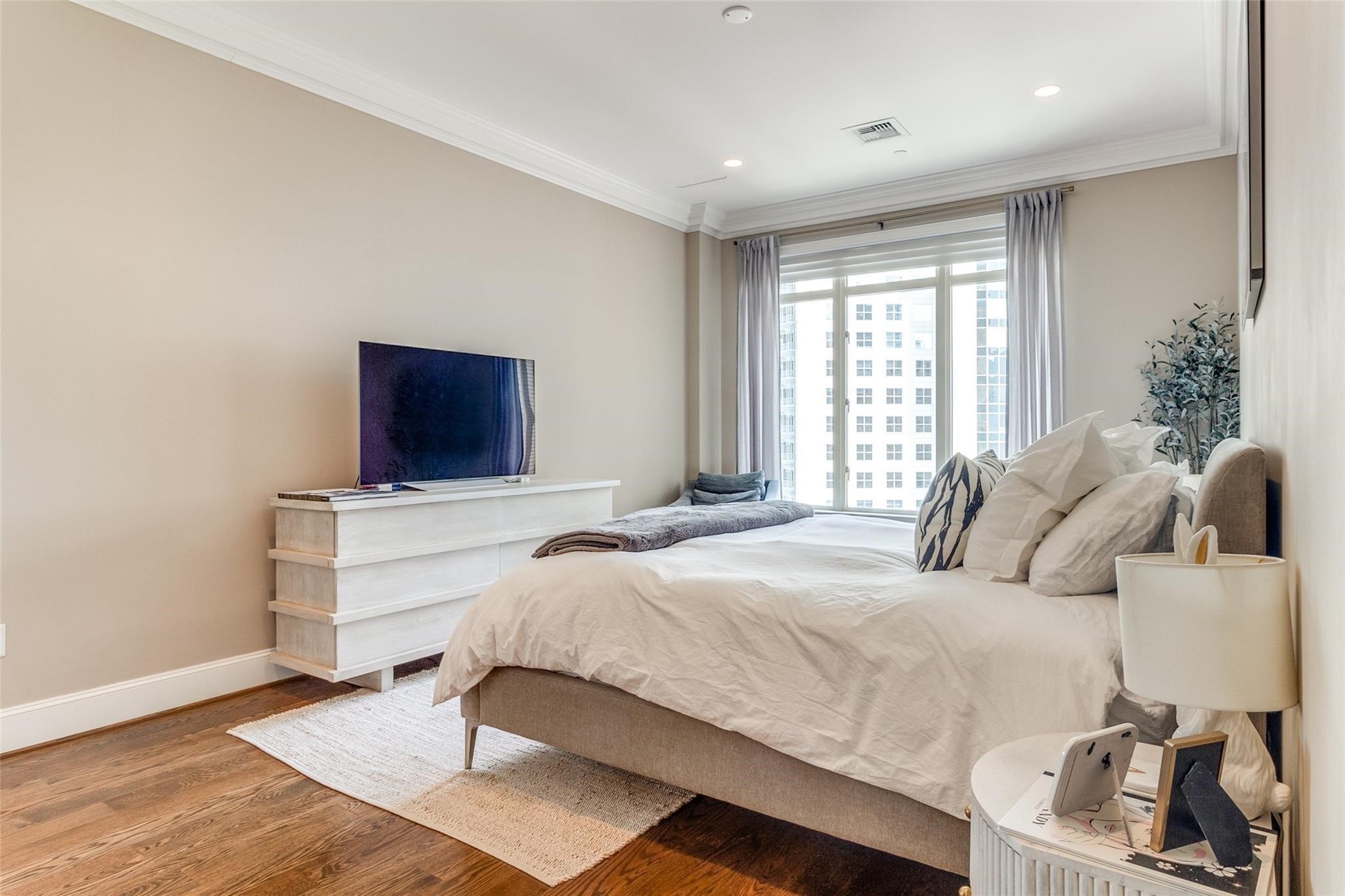 2525 N PEARL Street 1106