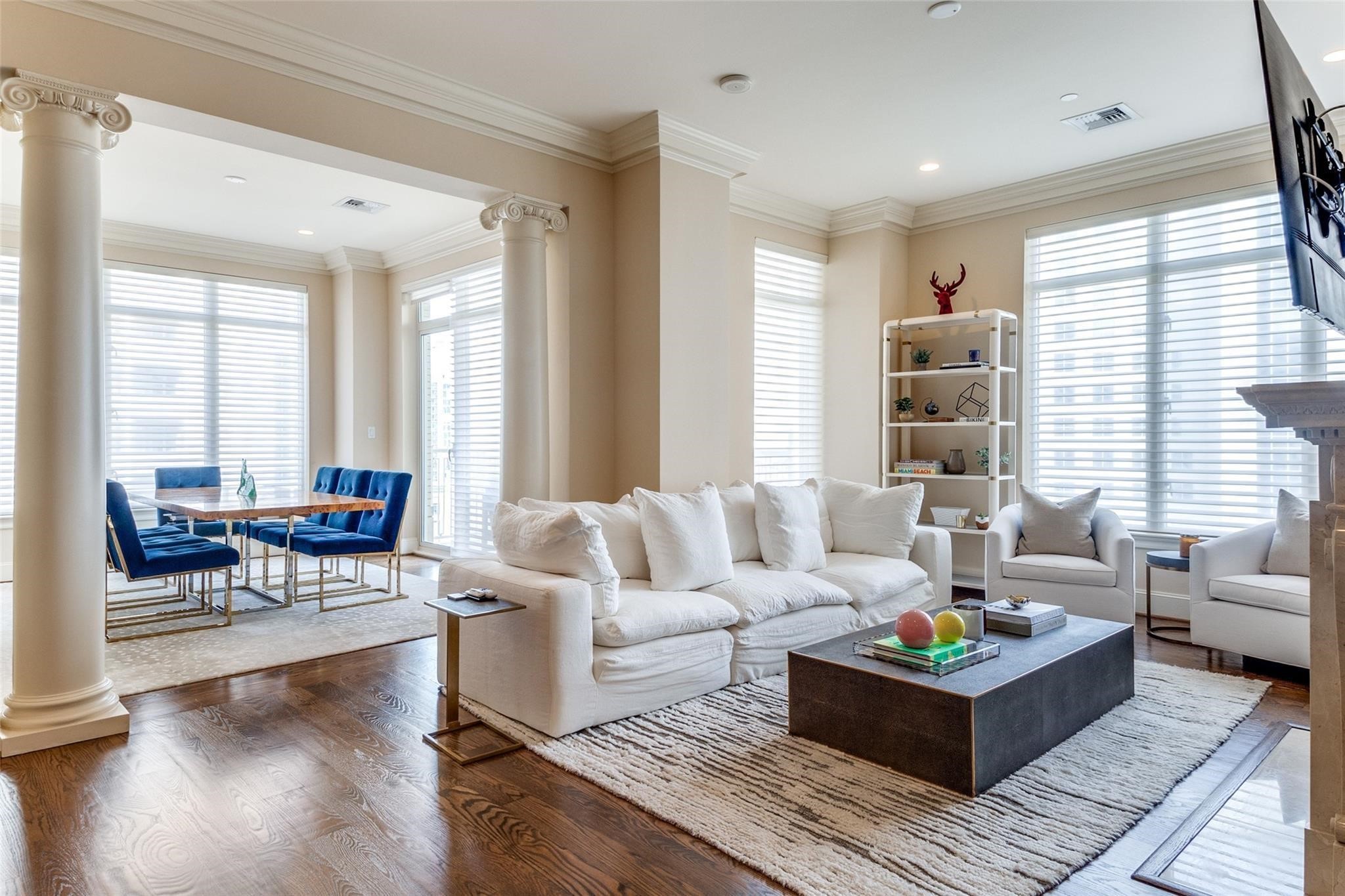 2525 N PEARL Street 1106