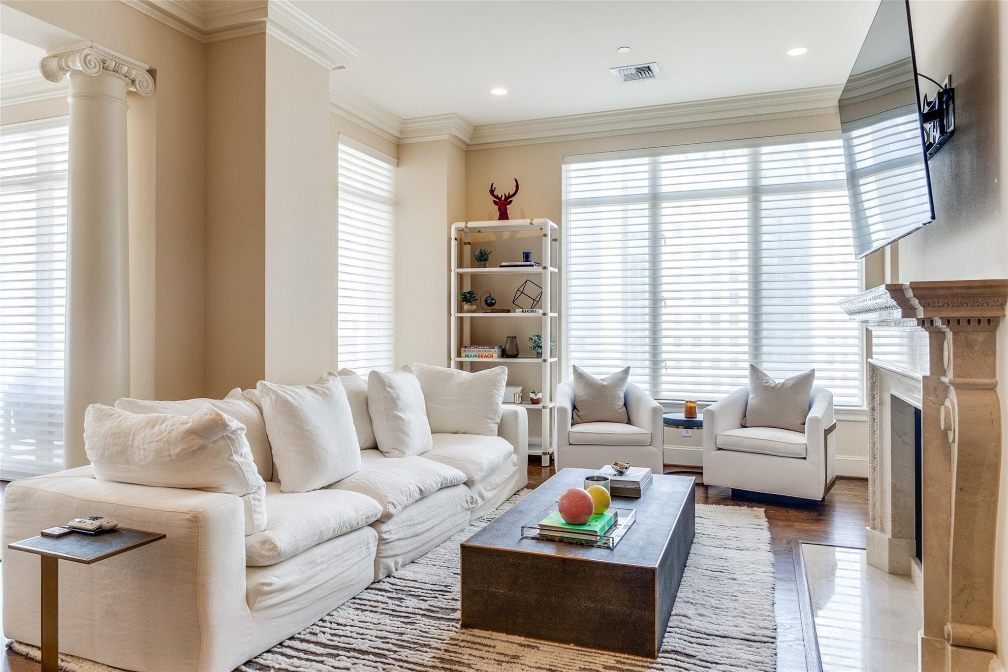 2525 N PEARL Street 1106