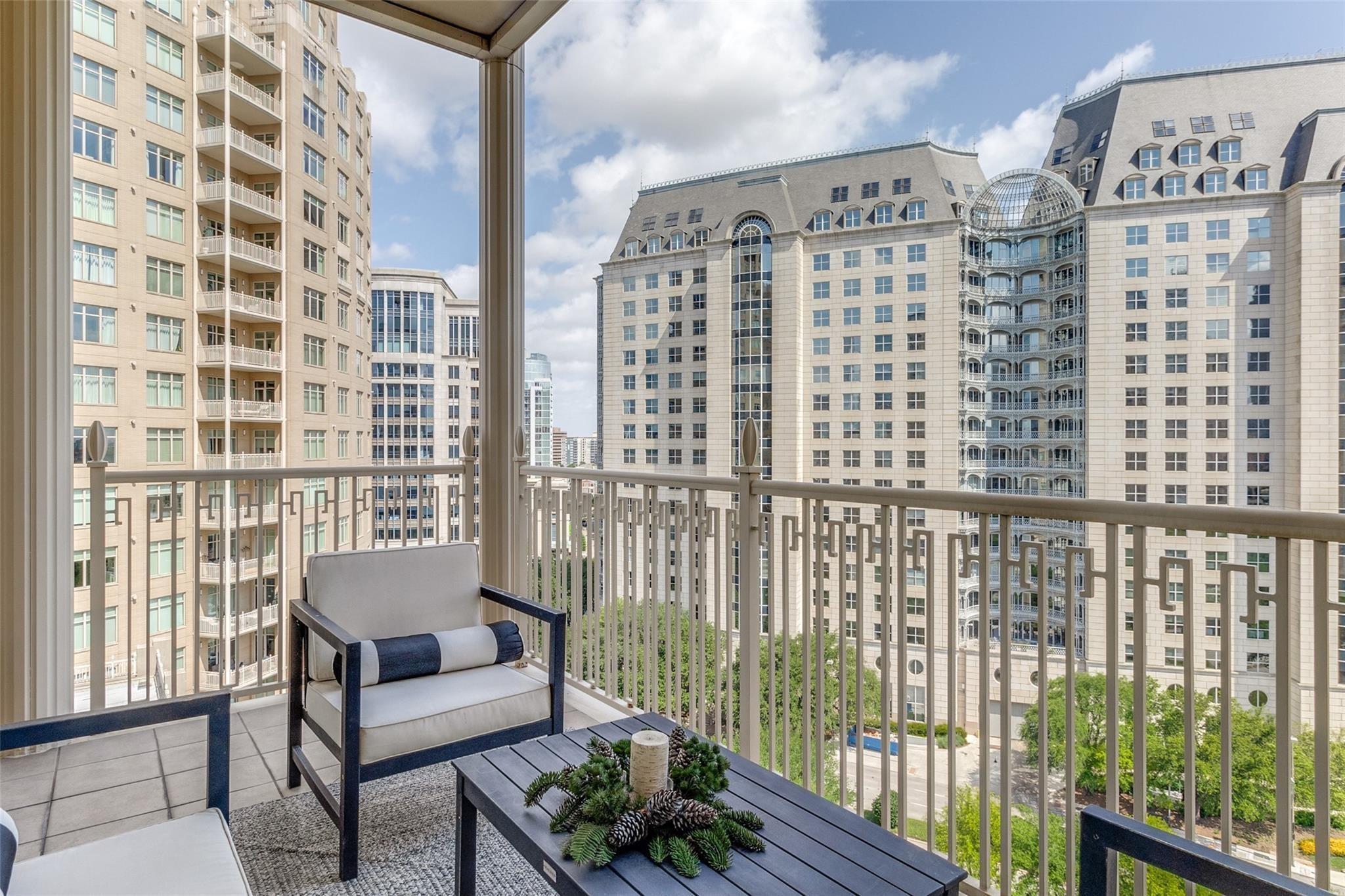 2525 N PEARL Street 1106