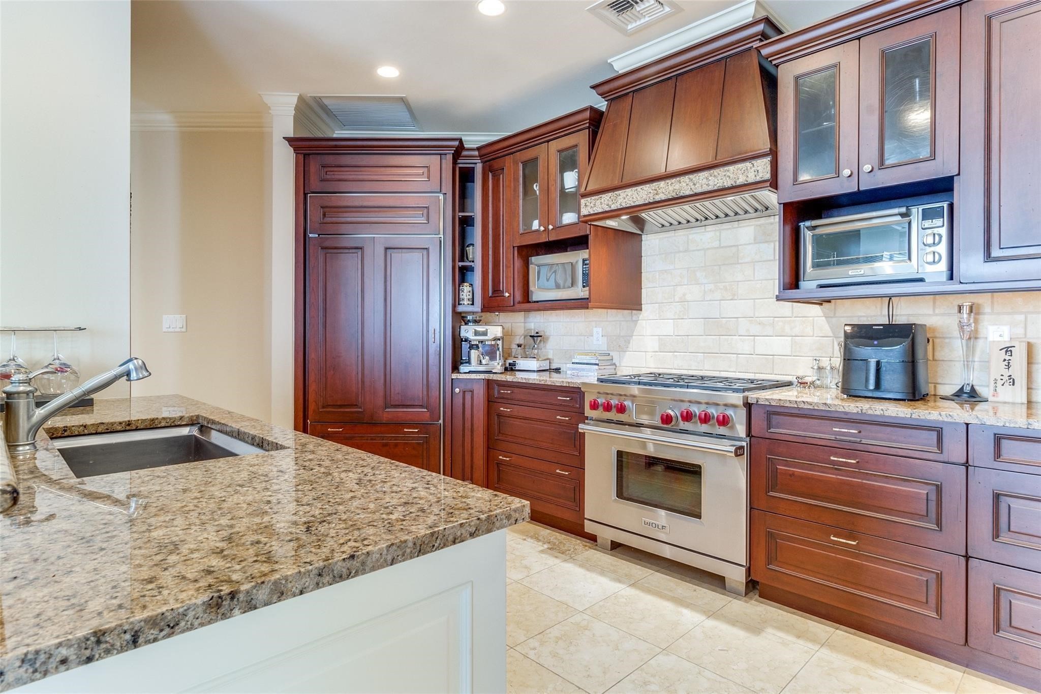 2525 N PEARL Street 1106