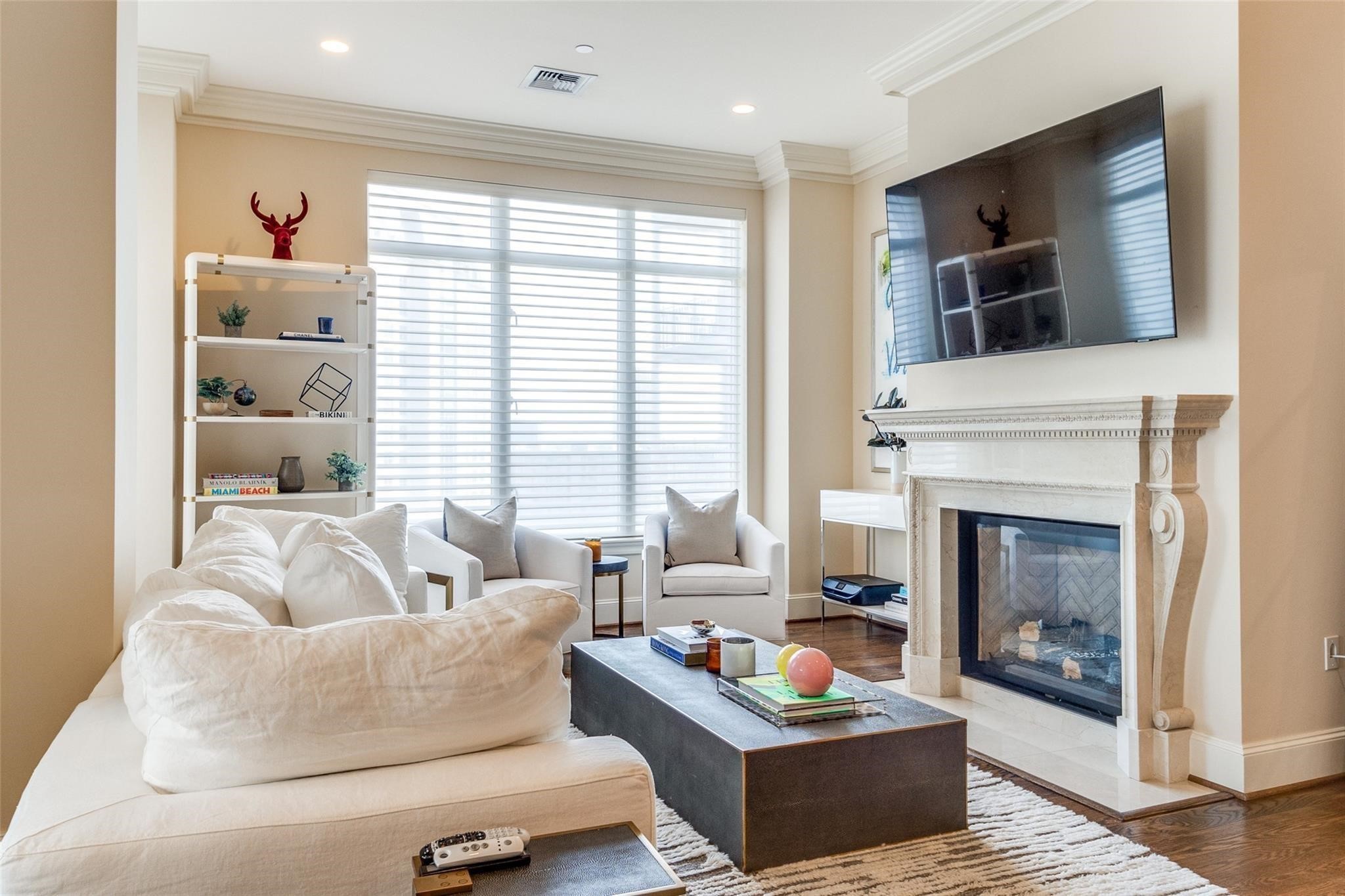 2525 N PEARL Street 1106