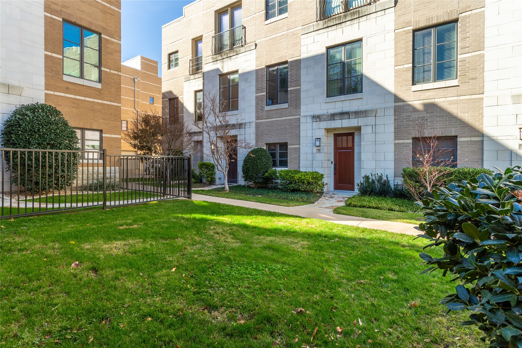 3210 CARLISLE Street 36