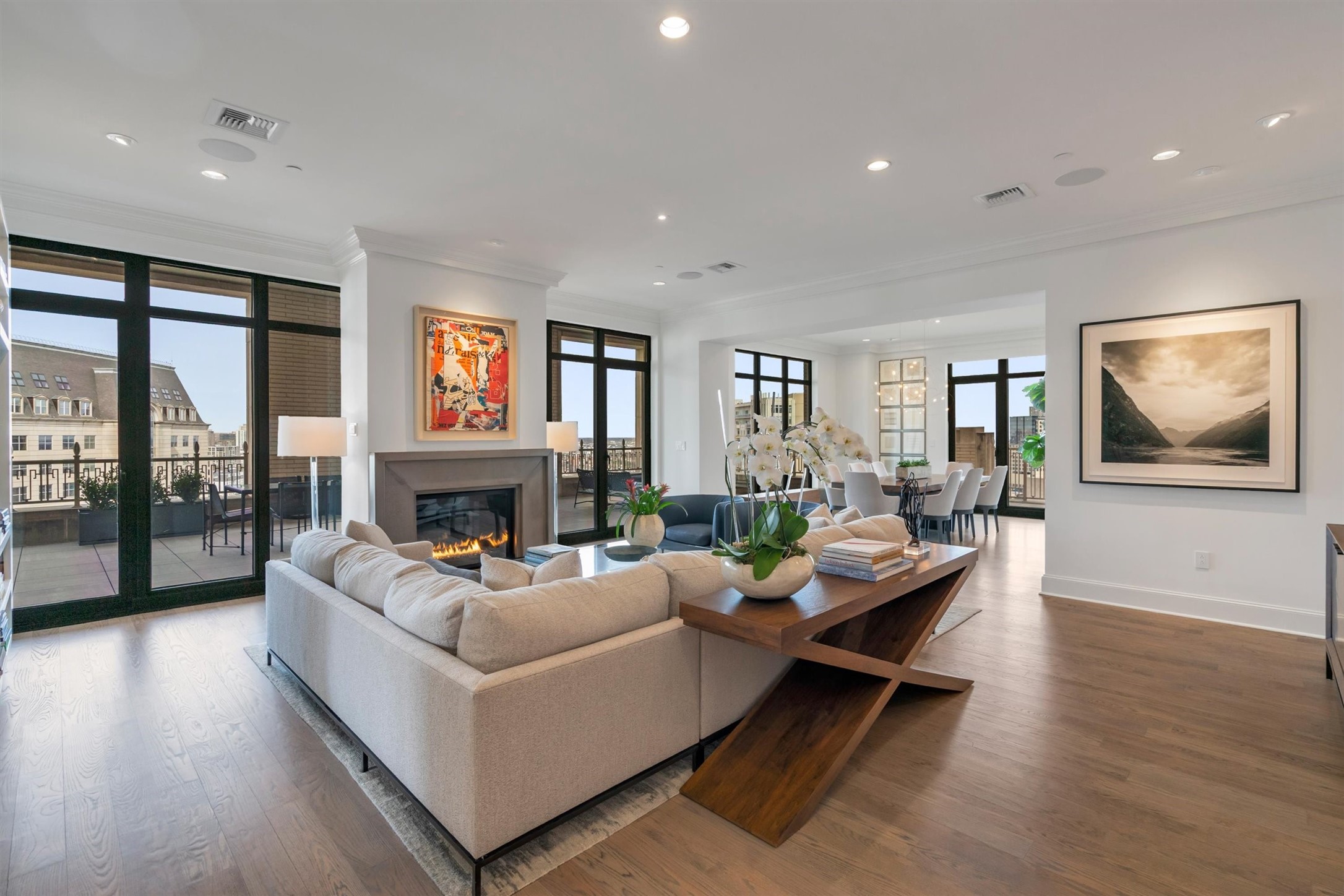 2525 N Pearl Street 1801