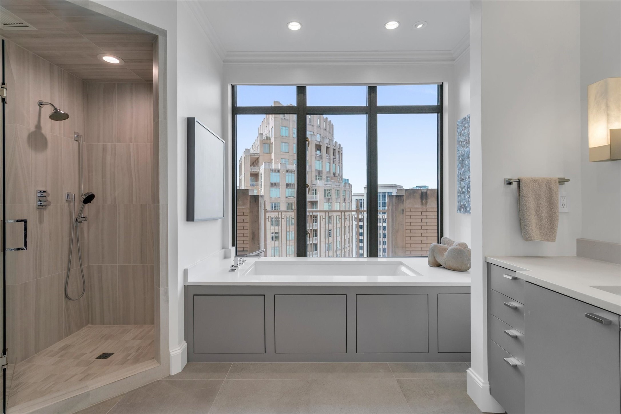 2525 N Pearl Street 1801