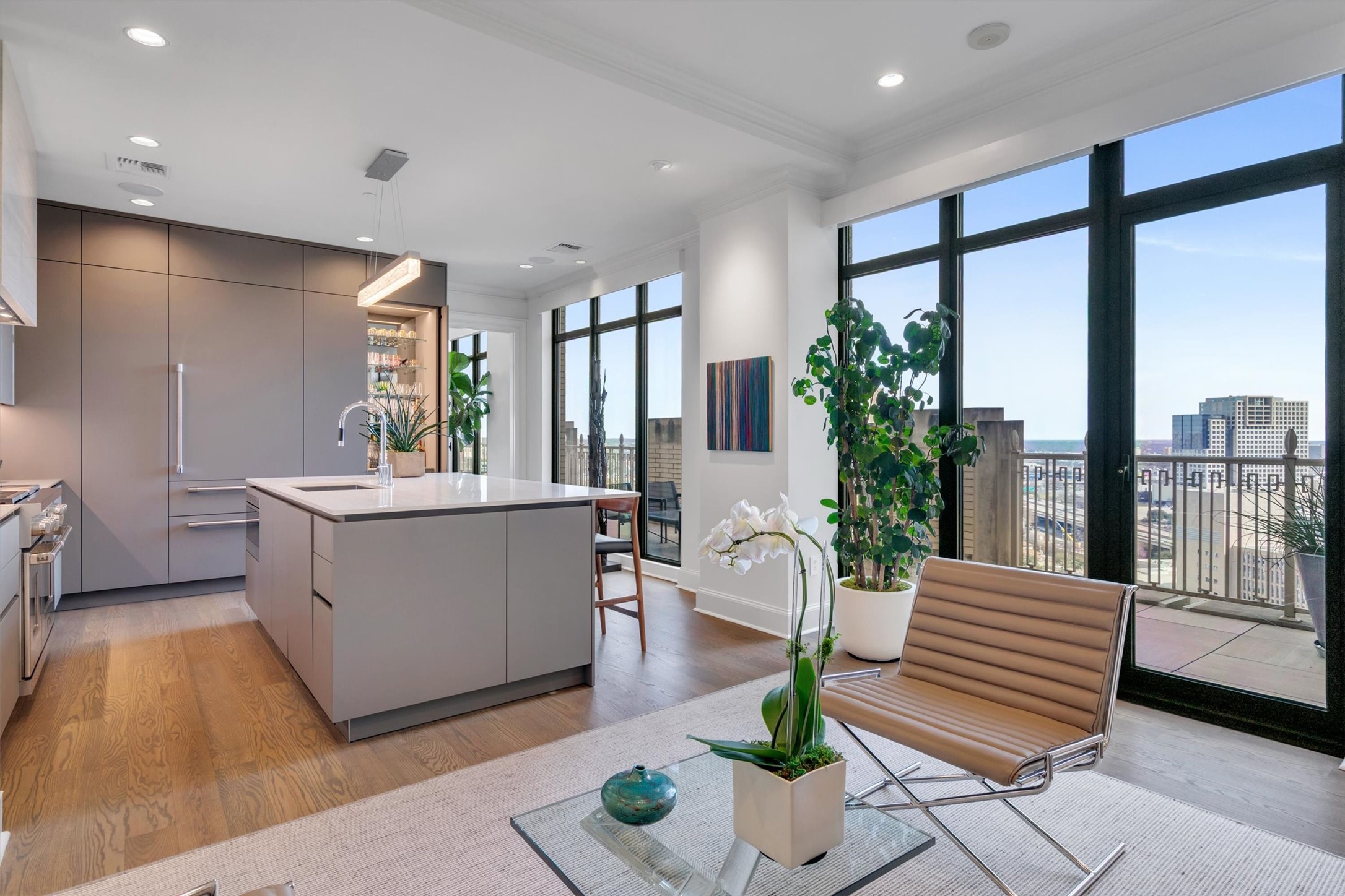 2525 N Pearl Street 1801