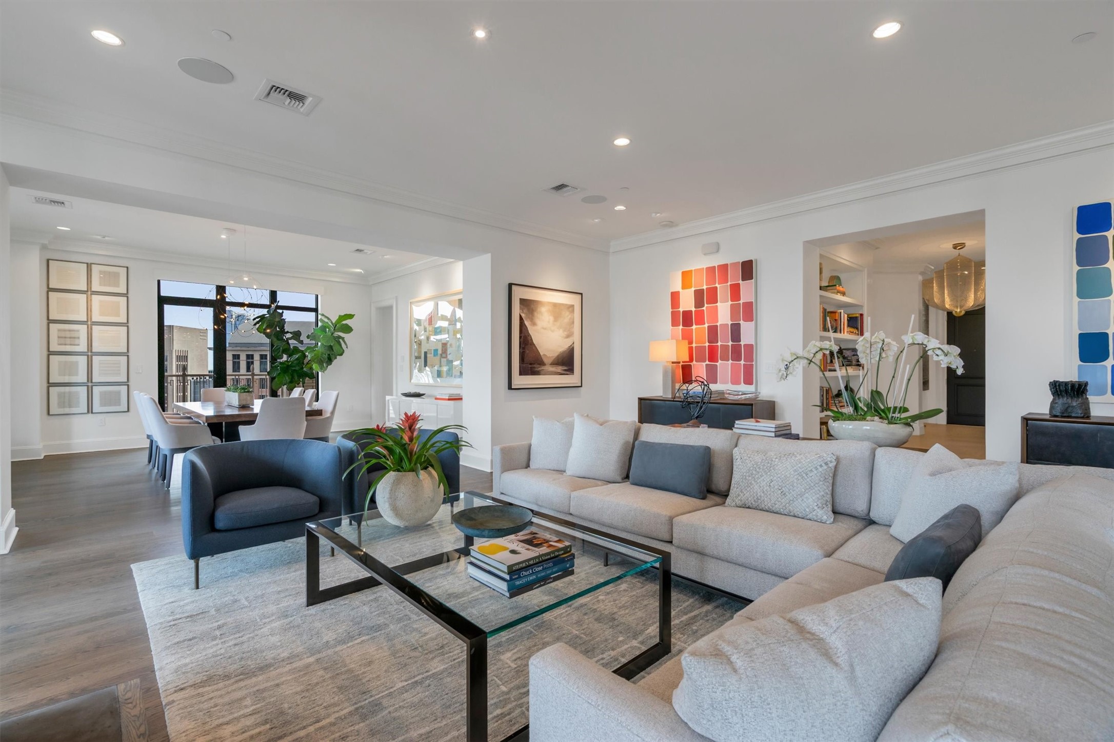 2525 N Pearl Street 1801