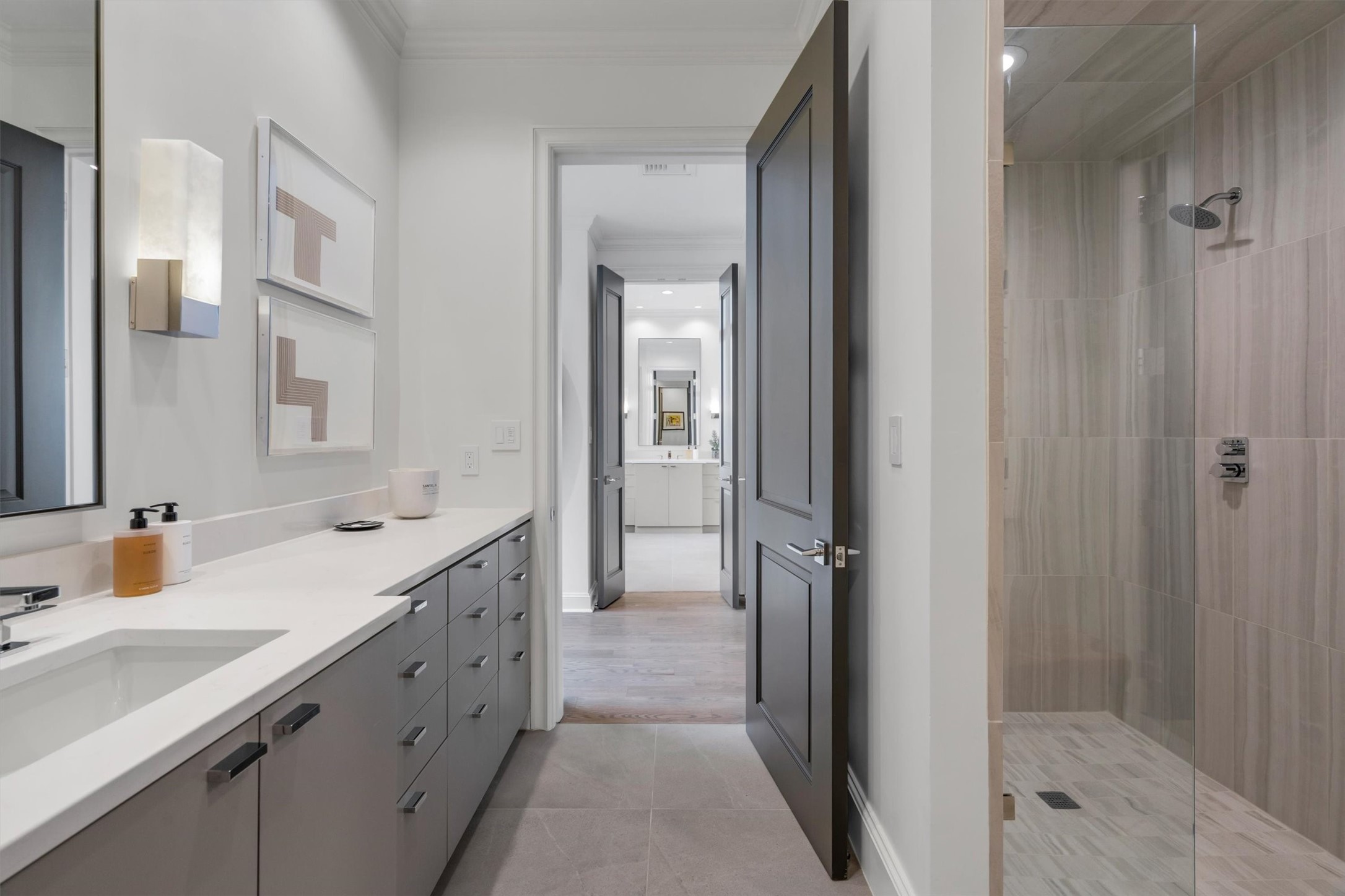 2525 N Pearl Street 1801