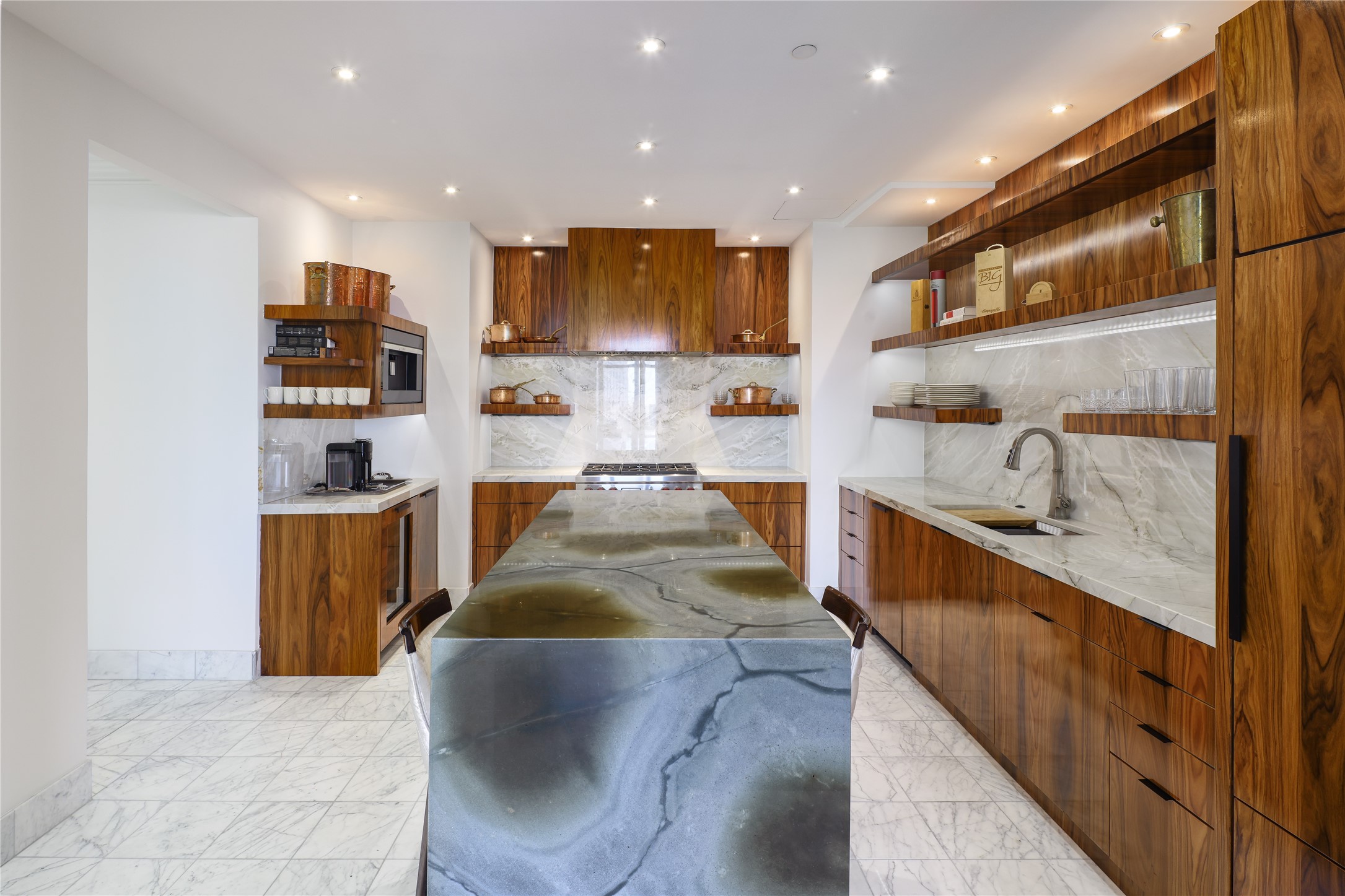 2525 N PEARL Street 1601A
