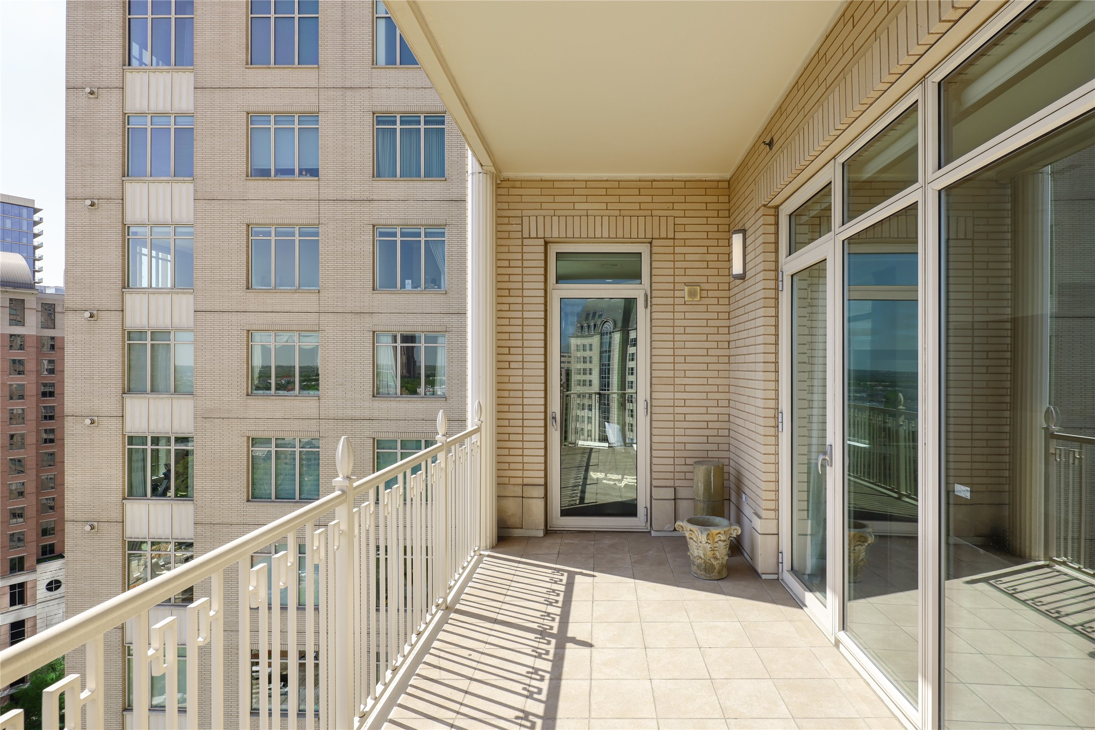 2525 N PEARL Street 1601A