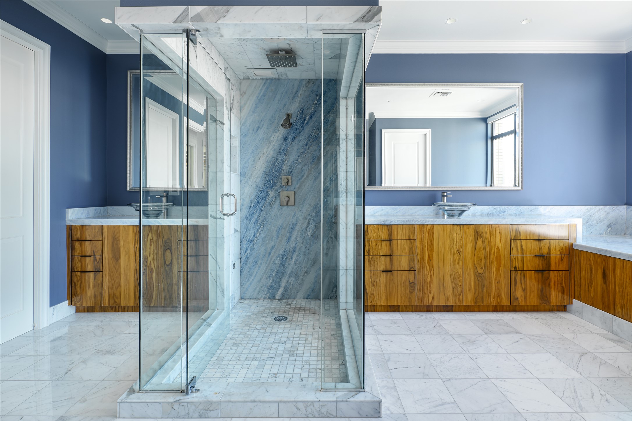 2525 N PEARL Street 1601A