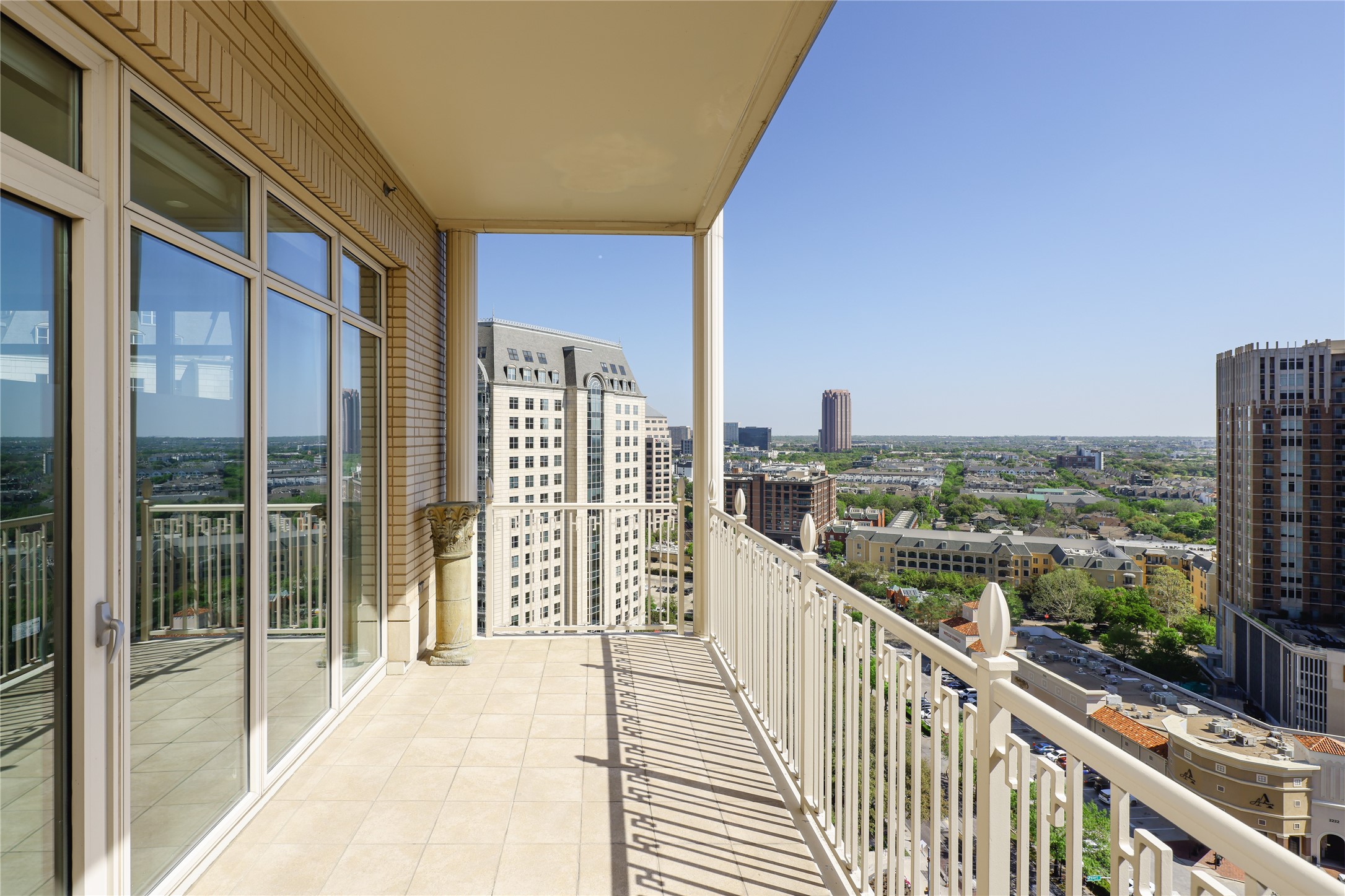 2525 N PEARL Street 1601A