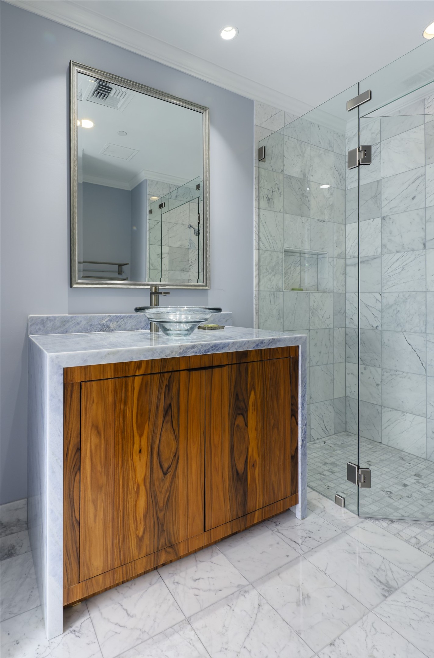 2525 N PEARL Street 1601A