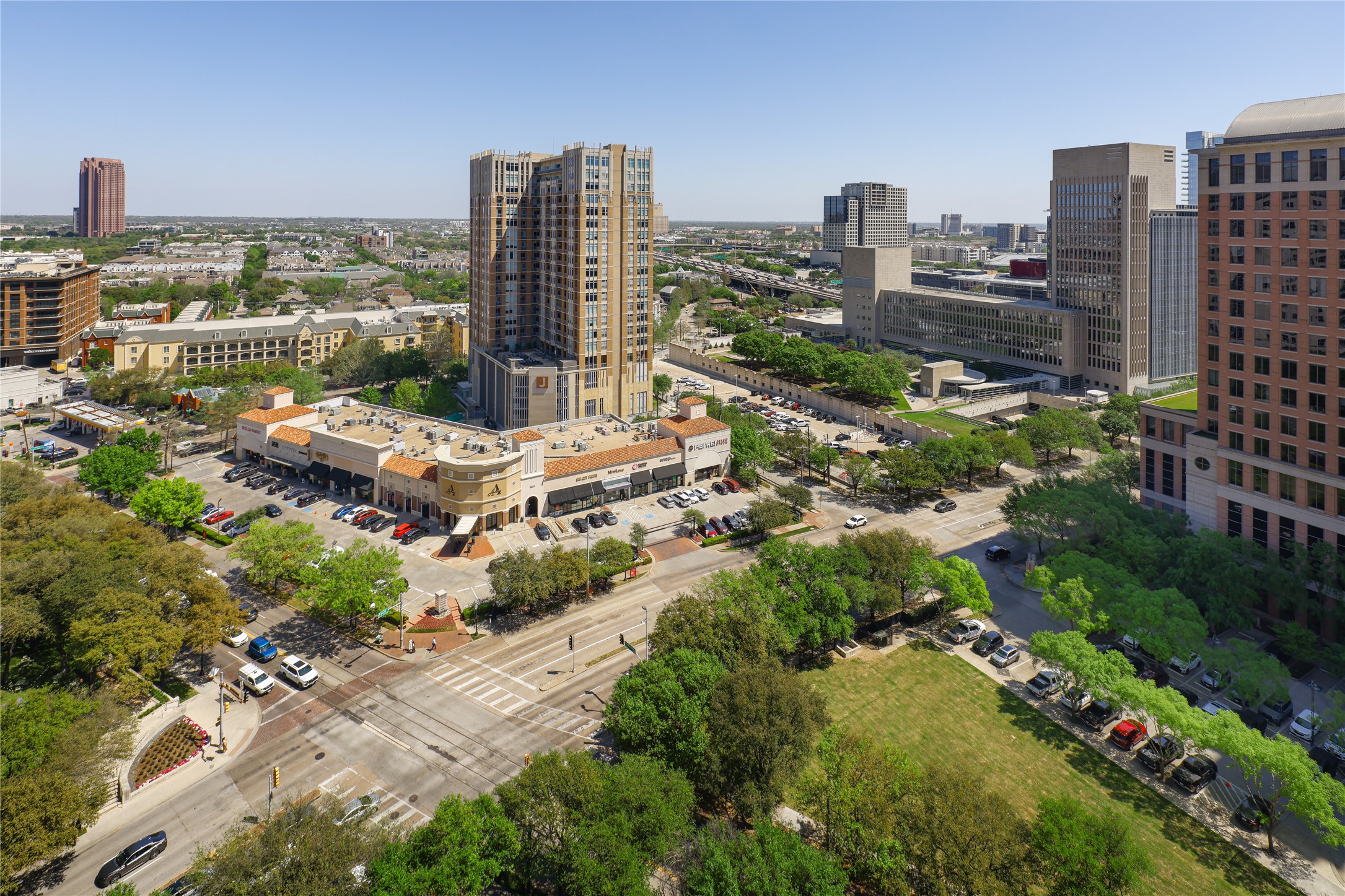 2525 N PEARL Street 1601A