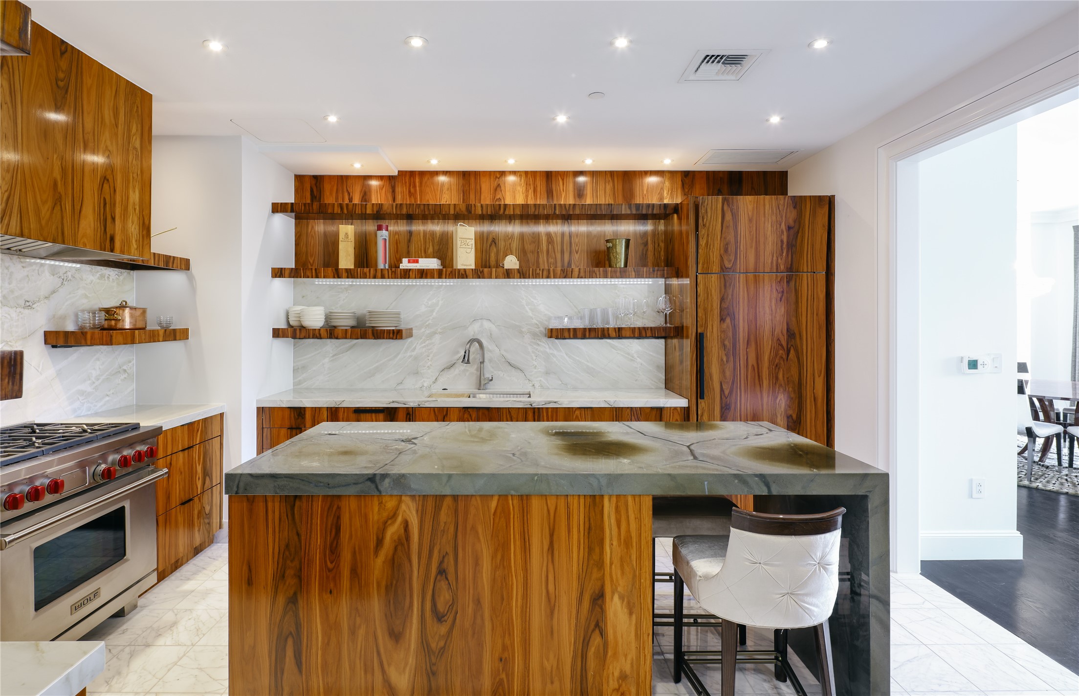 2525 N PEARL Street 1601A