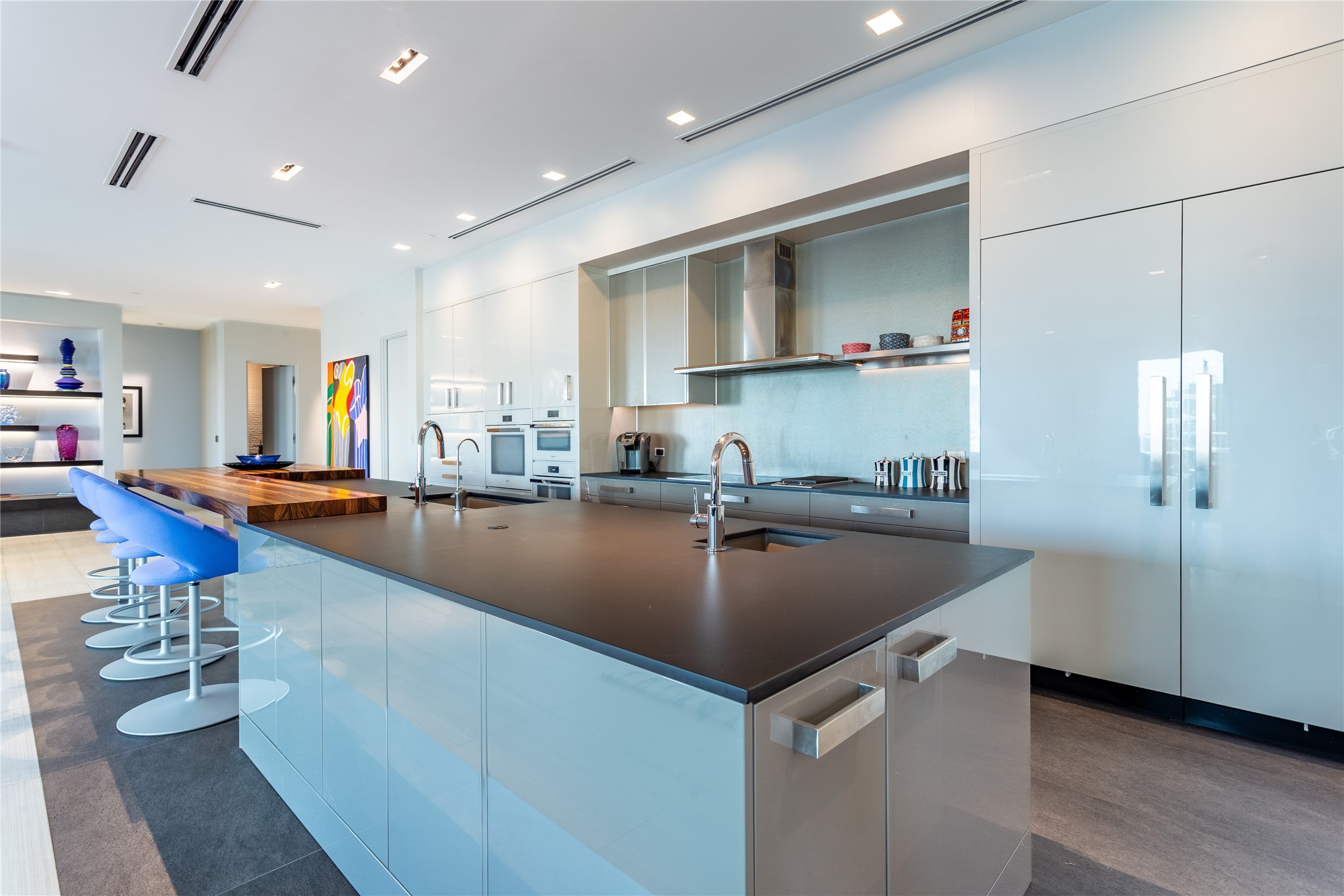 2300 WOLF Street 18A