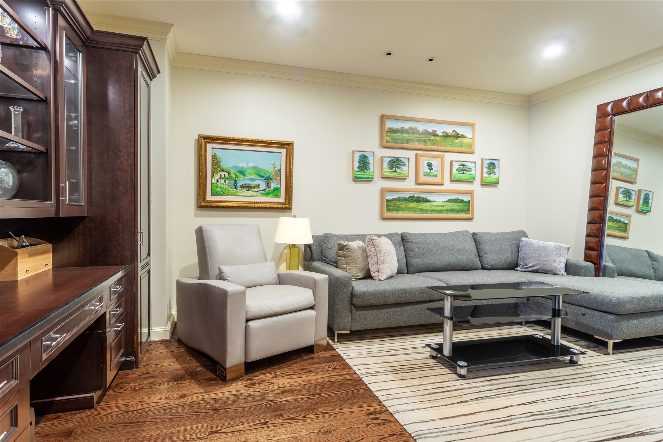 2525 N PEARL Street 903