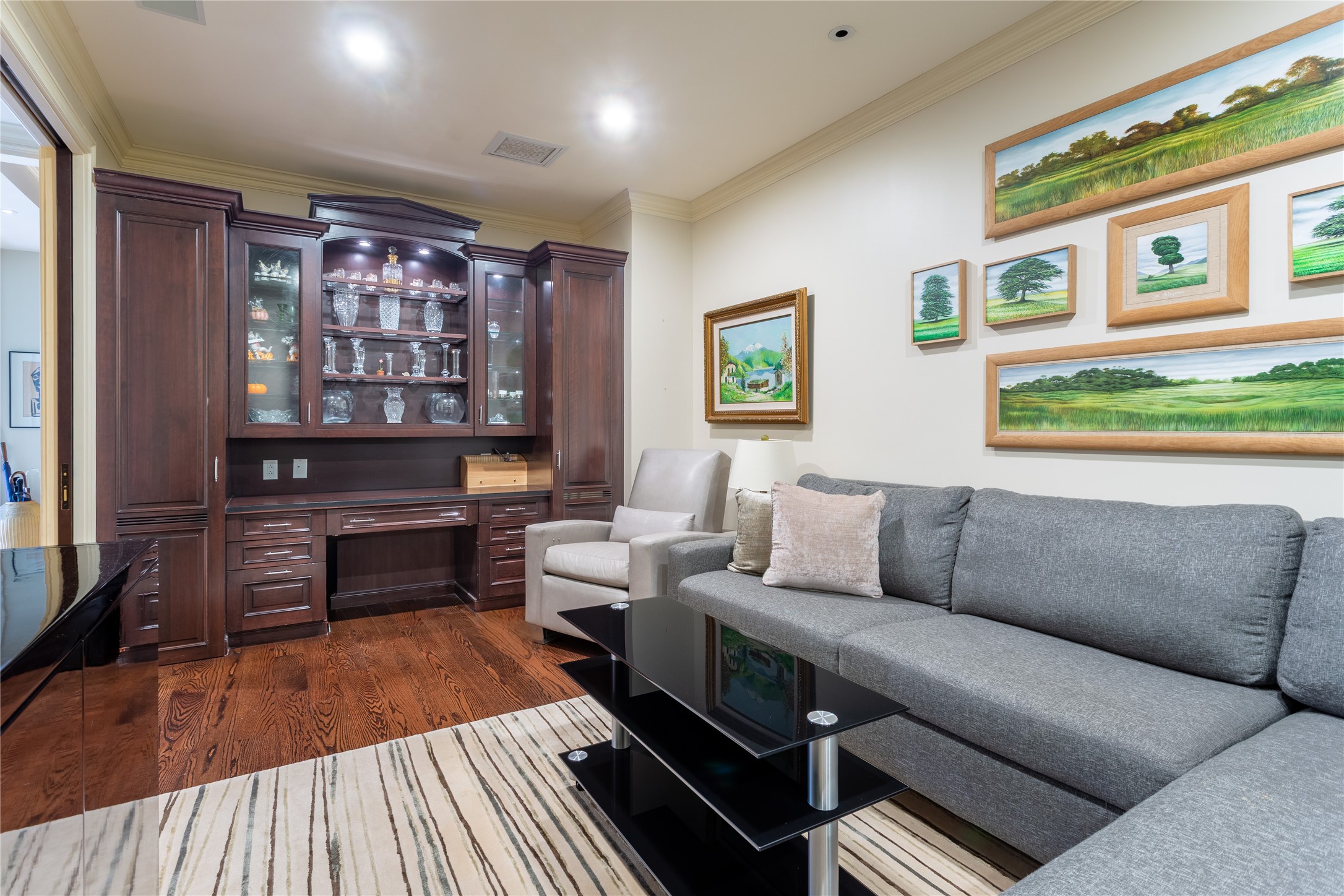 2525 N PEARL Street 903