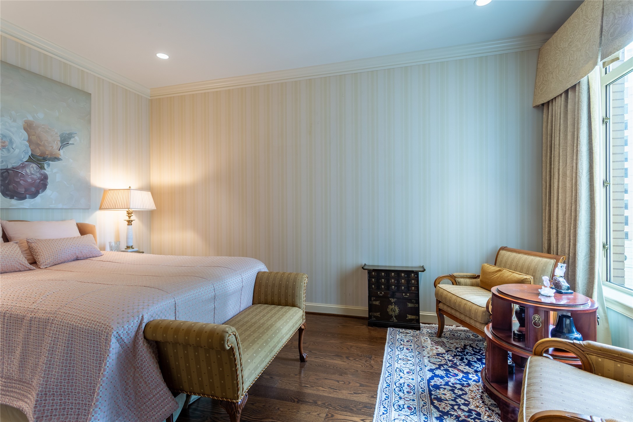 2525 N PEARL Street 903