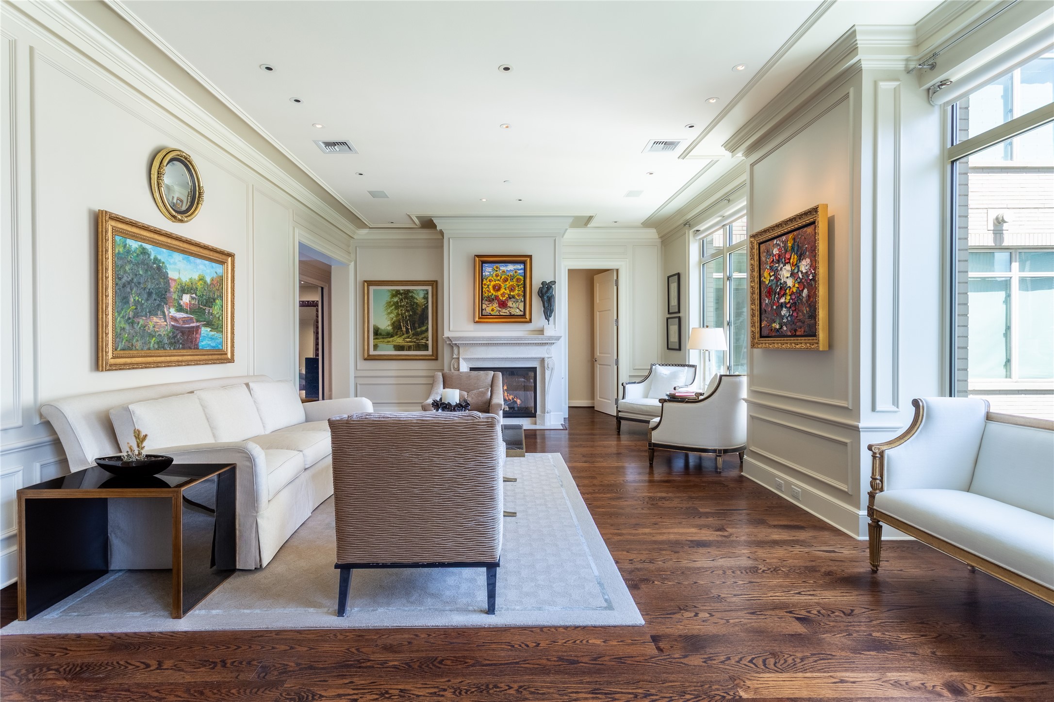 2525 N PEARL Street 903