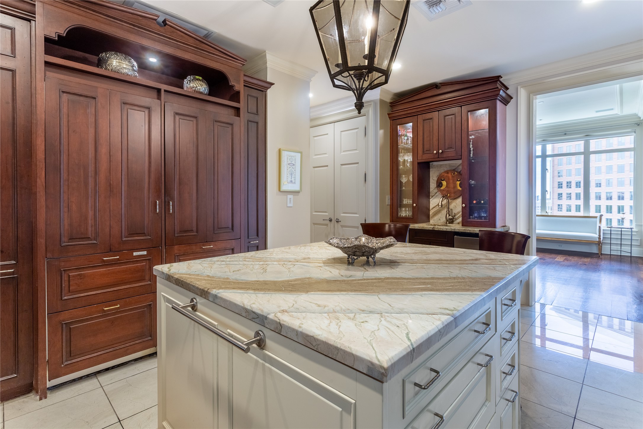 2525 N PEARL Street 903