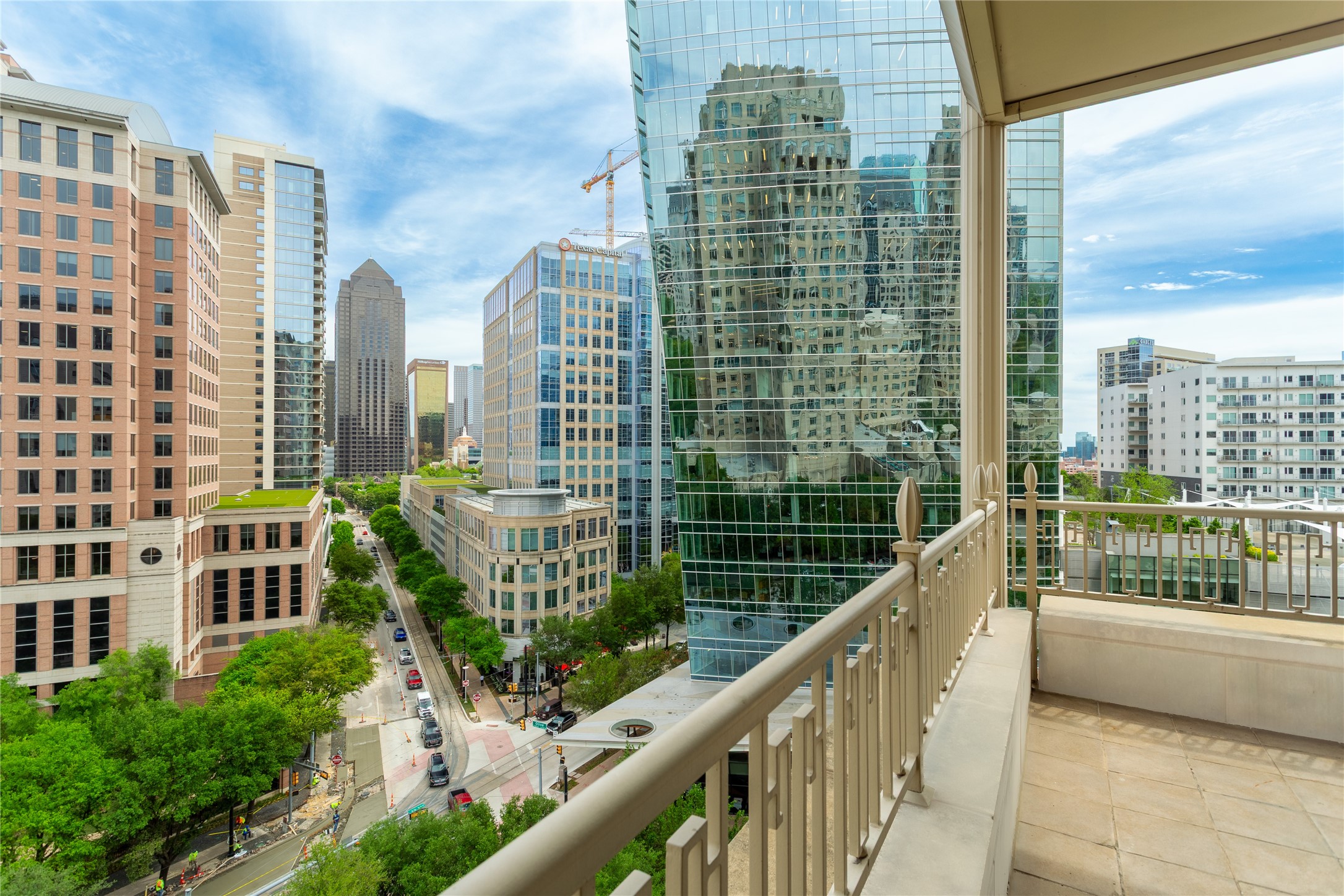 2525 N PEARL Street 903