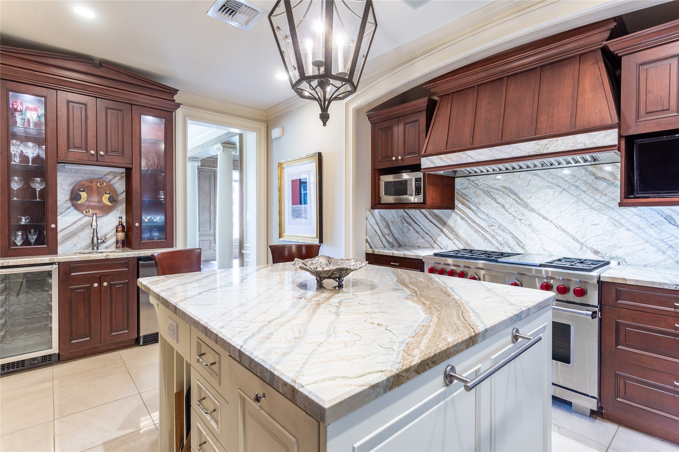 2525 N PEARL Street 903