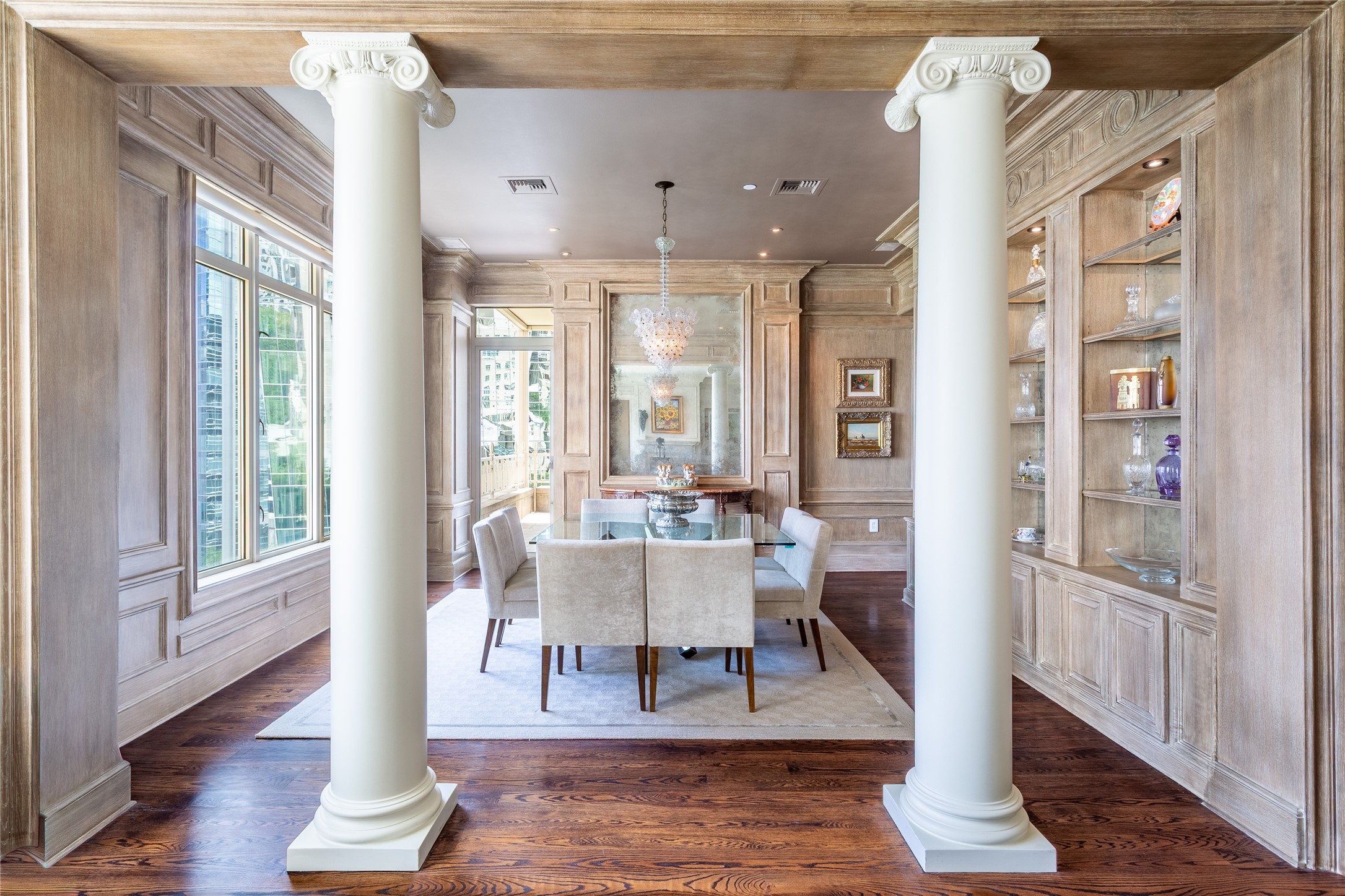 2525 N PEARL Street 903