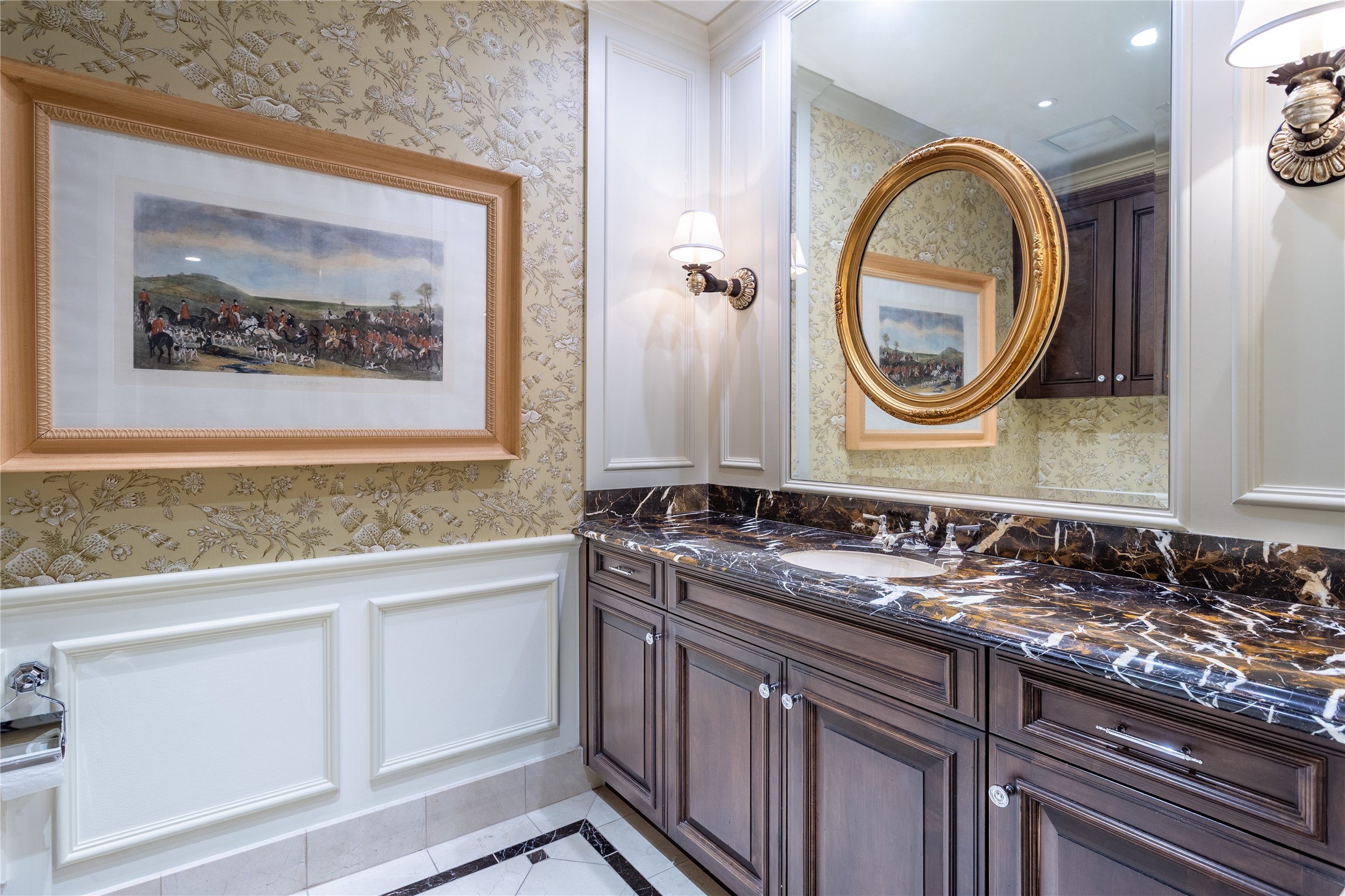 2525 N PEARL Street 903