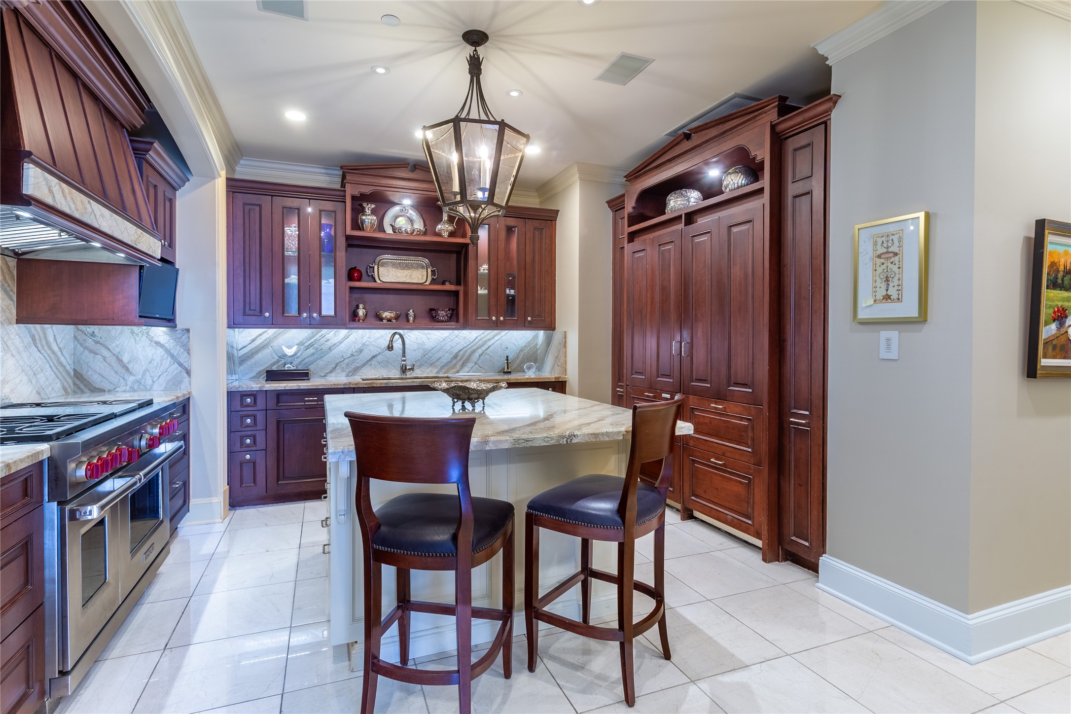 2525 N PEARL Street 903