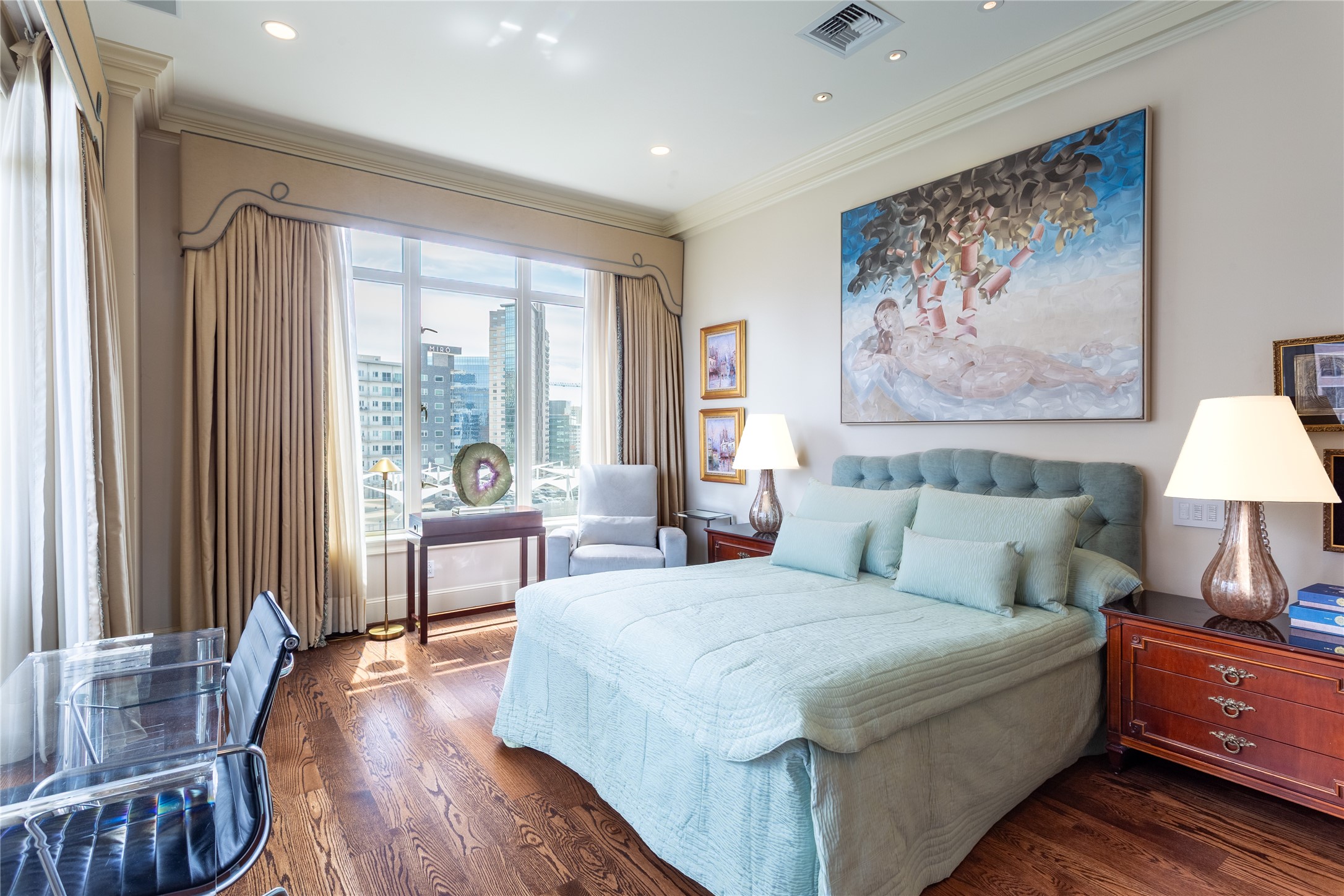 2525 N PEARL Street 903