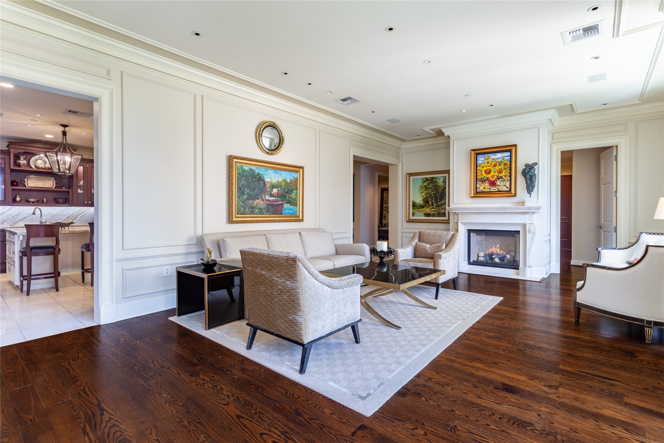2525 N PEARL Street 903