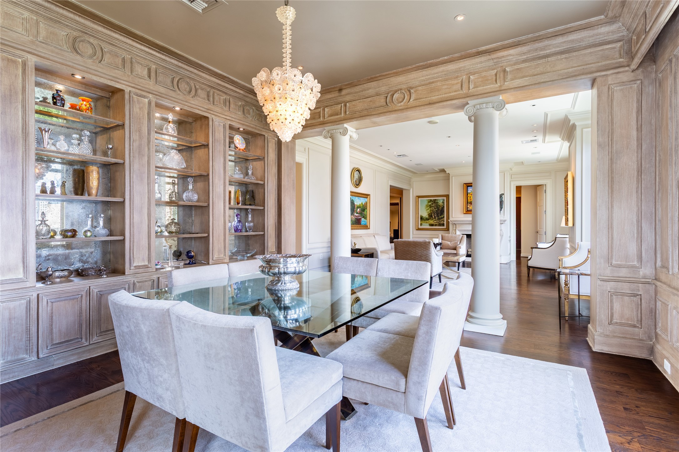 2525 N PEARL Street 903