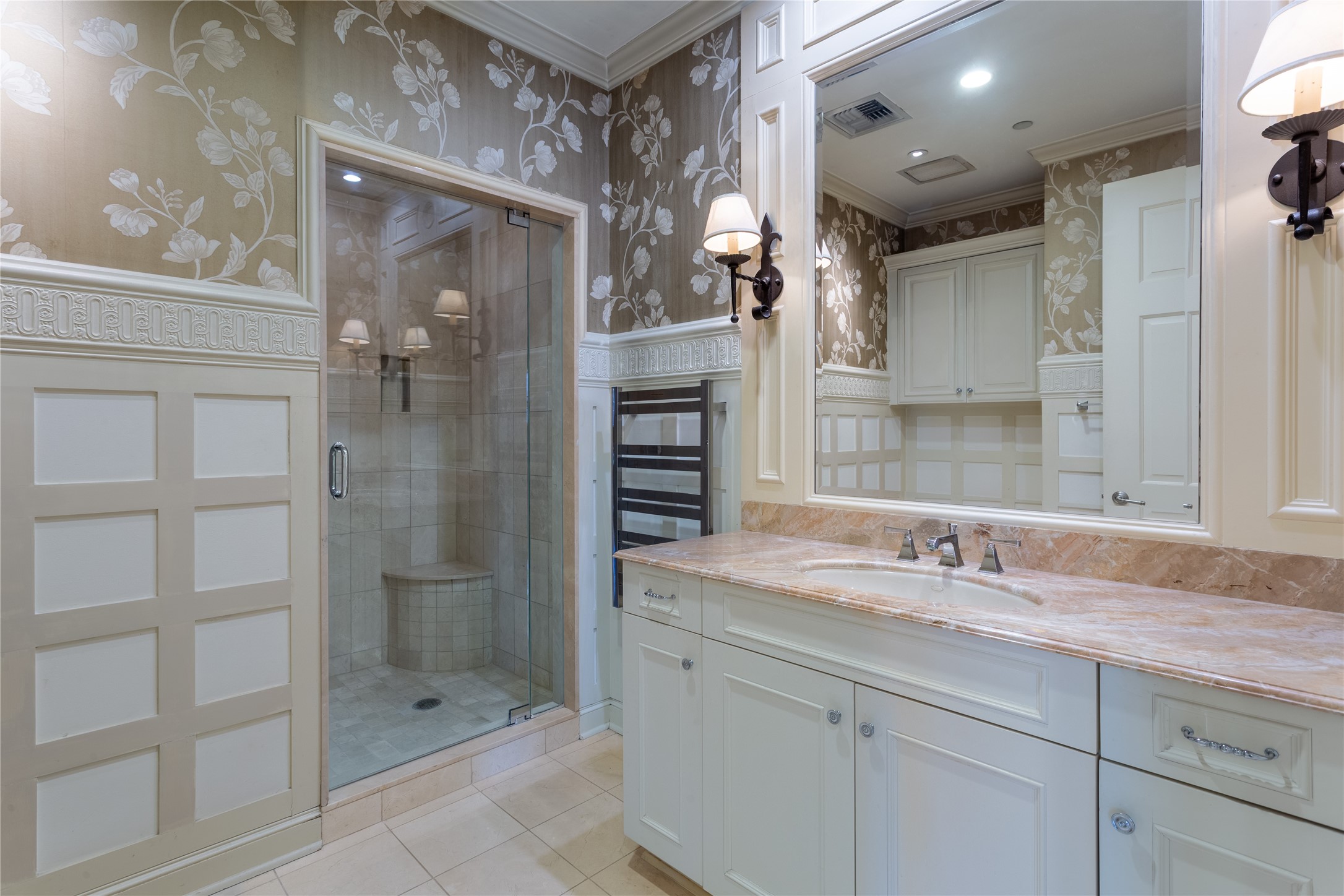 2525 N PEARL Street 903