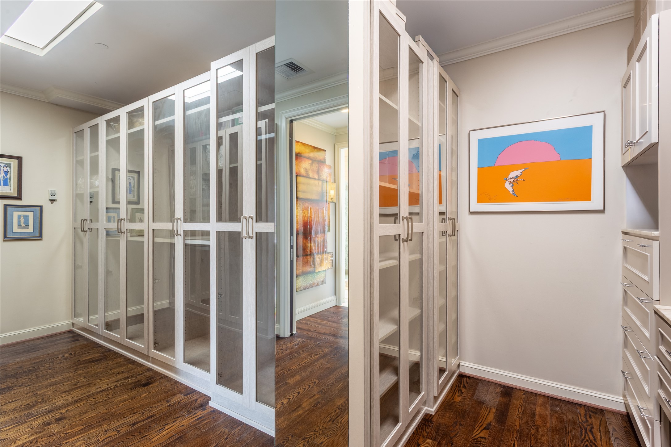 2525 N PEARL Street 903