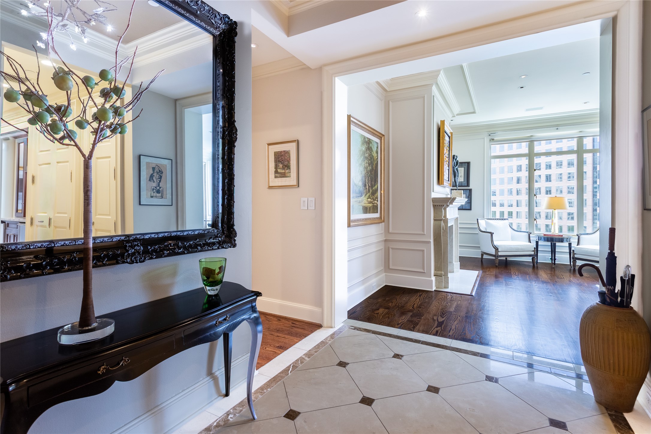 2525 N PEARL Street 903