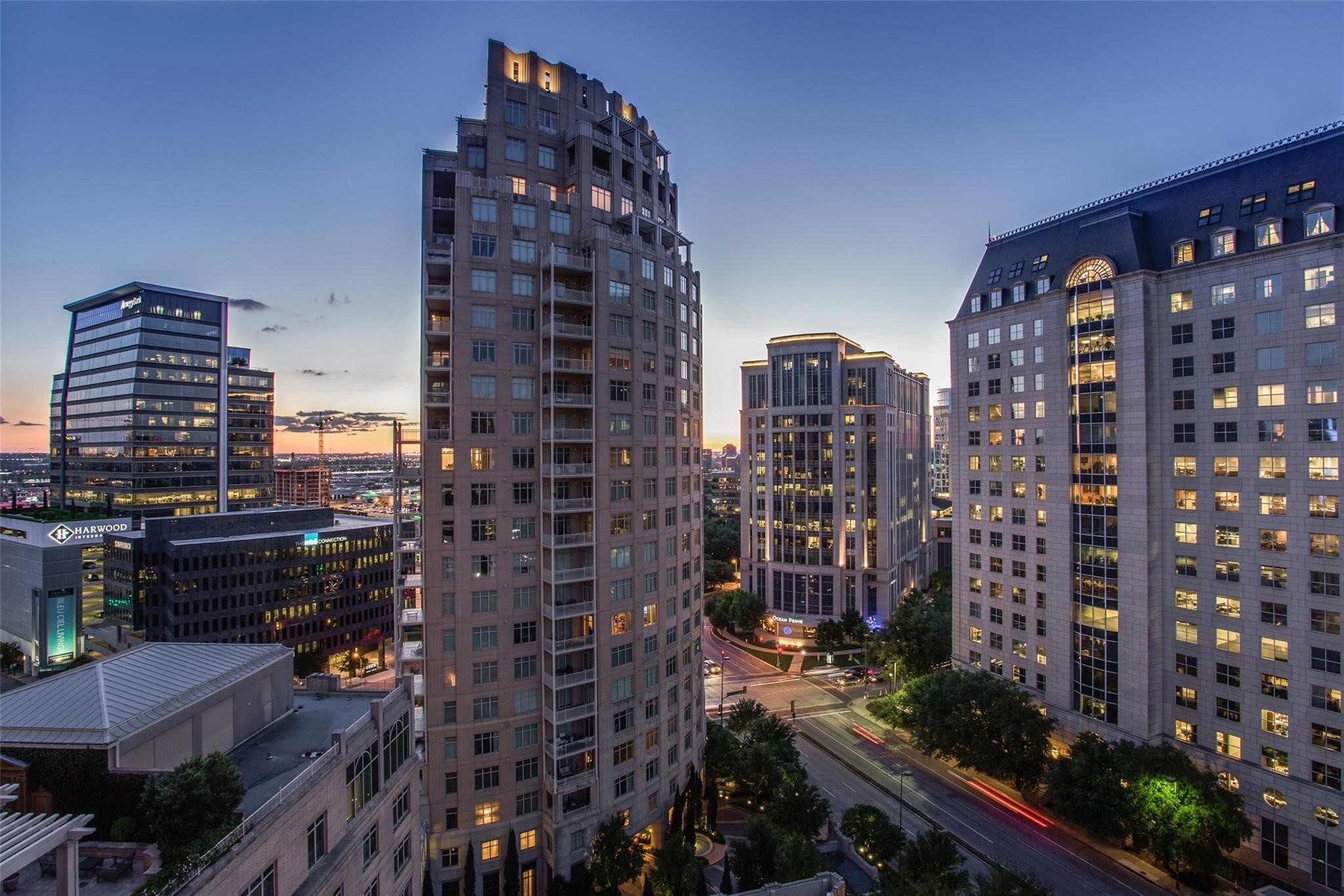 2525 N Pearl Street 1001